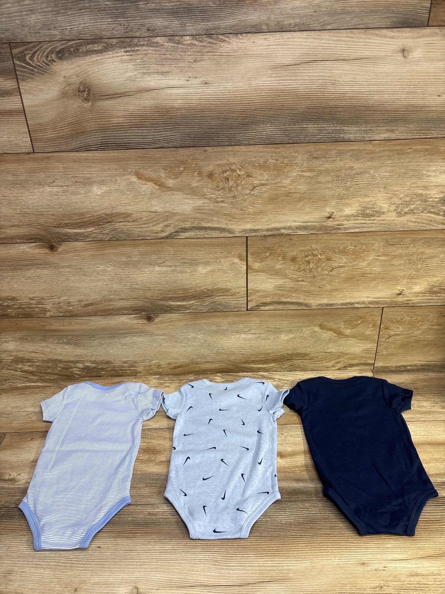 Nike 3pk Bodysuit Blue sz 12m