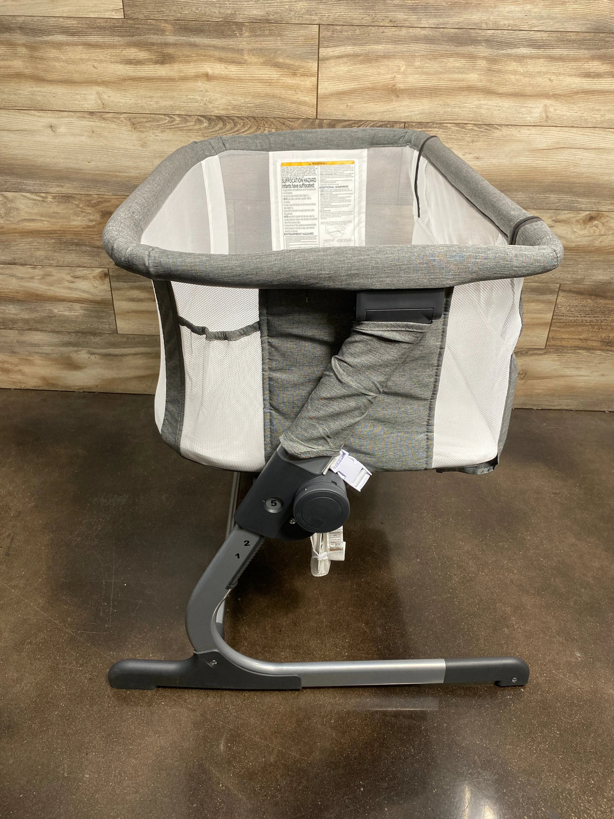 Baby Delight Beside Me Dreamer Bassinet in Grey