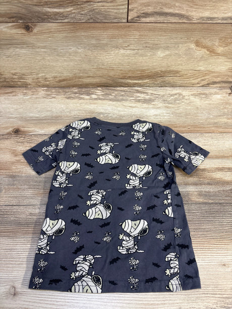 Flat lay of toddler grey Peanuts Halloween mummy shirt size 2T showcasing all-over Snoopy mummy and bat print on wood background