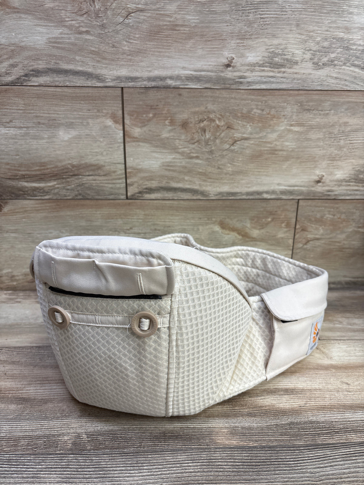 Ergobaby Alta Hip Seat Baby Carrier in Natural Beige 12-45lbs