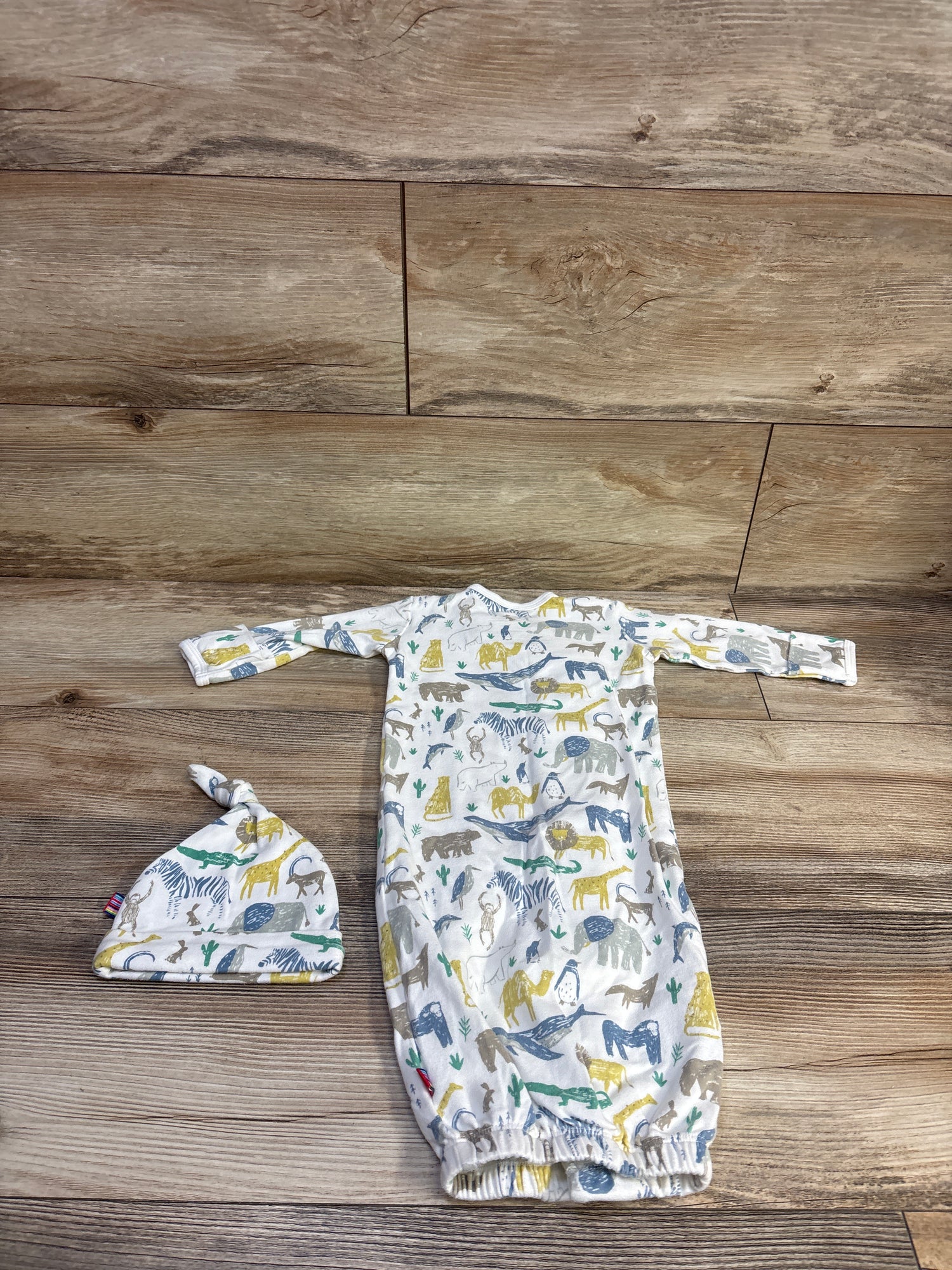 Magnetic Me 2pc Sleep Gown & Hat Set White sz 0-3m