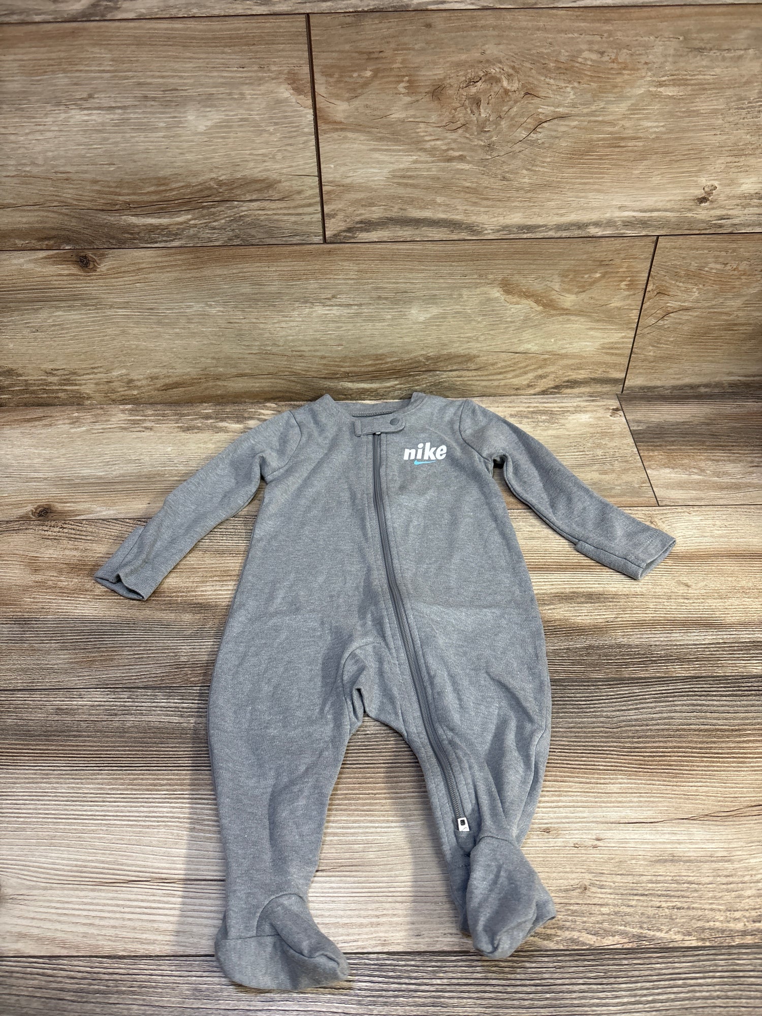 Nike Sleeper Grey sz 6m