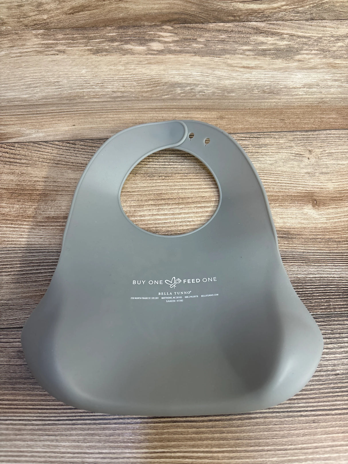 Bella Tunna Silicon Bib 'World Change' Grey