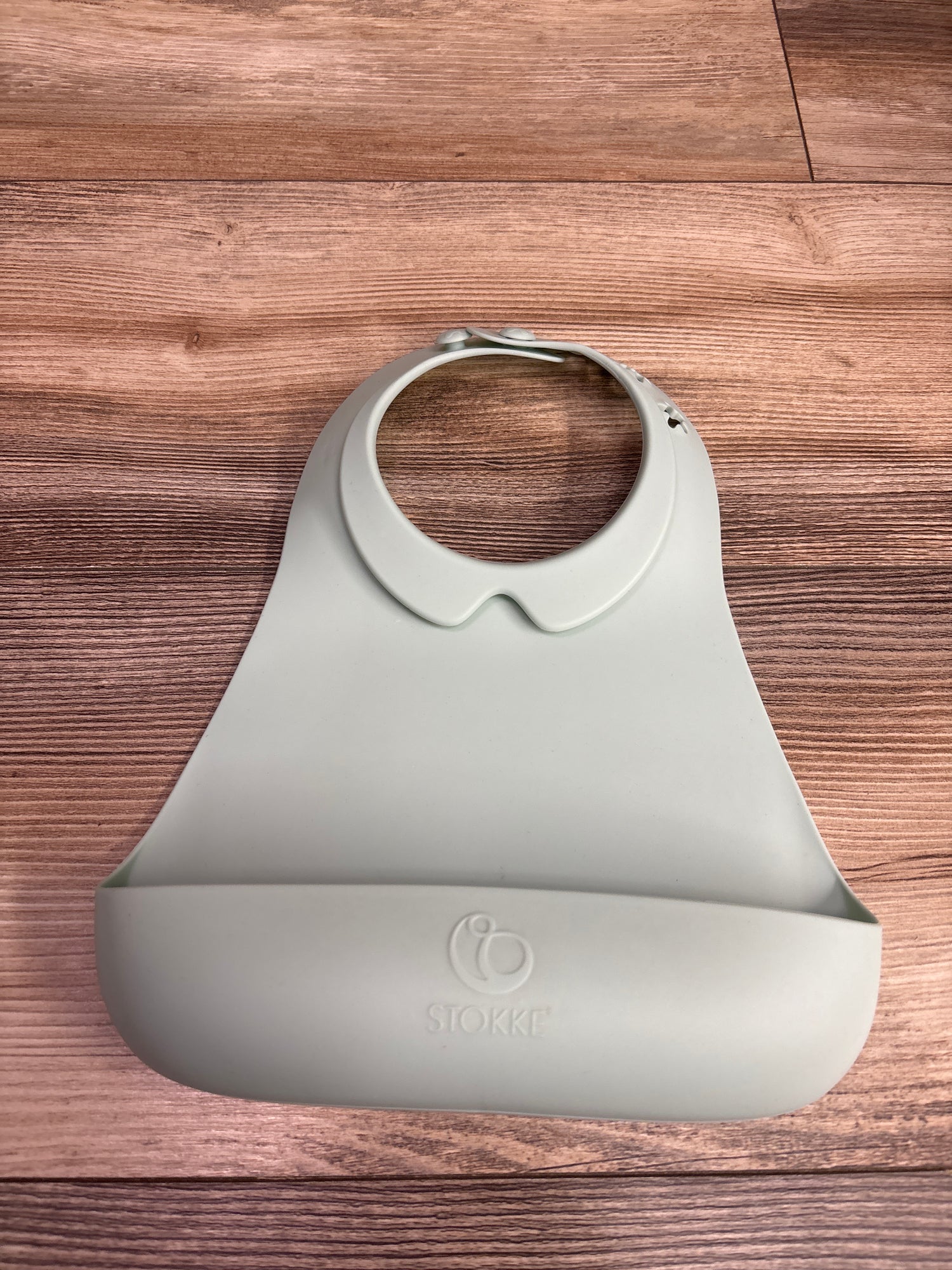 Stokke Munch Silicone Bib in Soft Mint