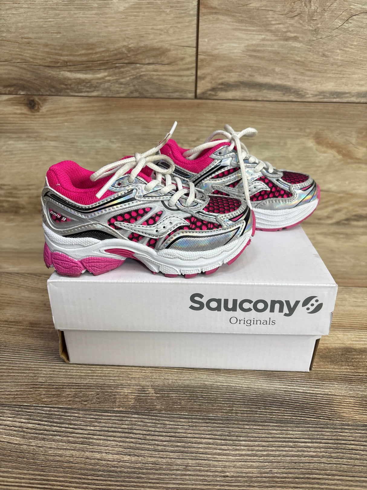 Saucony Omni 9 'Fuchsia/Iridescent' Sneakers sz 7c