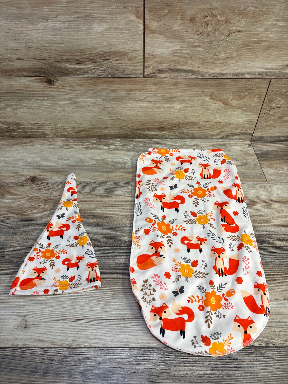 Jadouzke 2pc Fox Print Swaddle Sack & Hat Set Ivory sz 0-6m