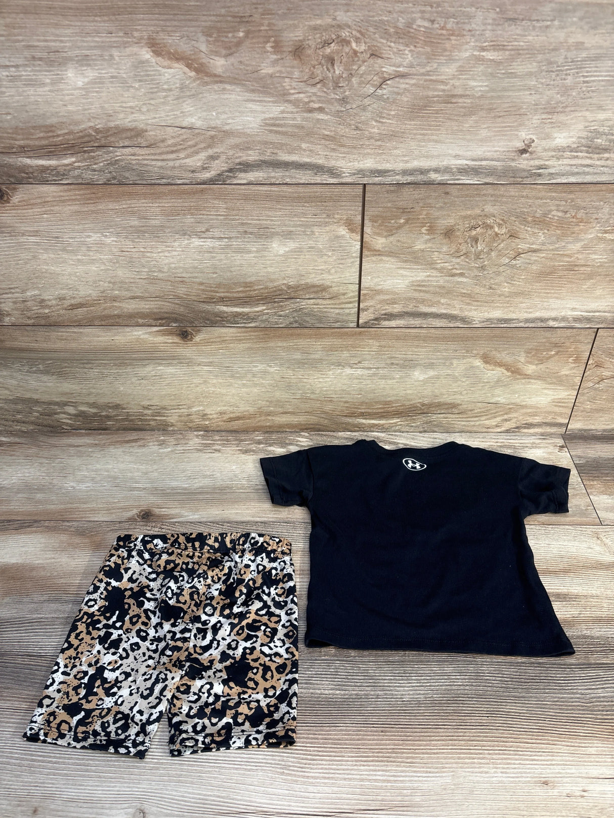 Under Armour 2pc Shirt & Shorts Set Black sz 2T