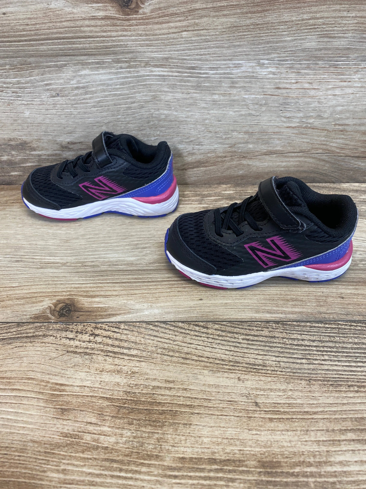 New Balance Kids' 680v6 Hook and Loop Running Shoe Black/Pink/Purple Sz 5.5c