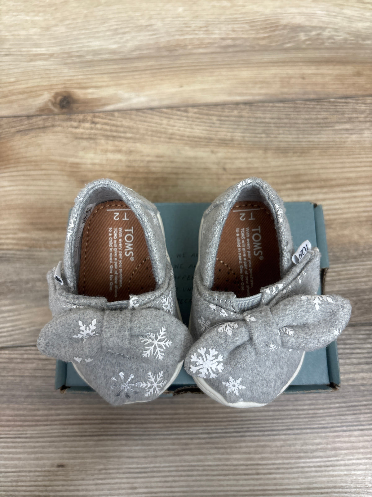 NEW Toms Tiny Classic Alpargata Felt Shoes in Grey Embroidered Snowflakes sz 2c