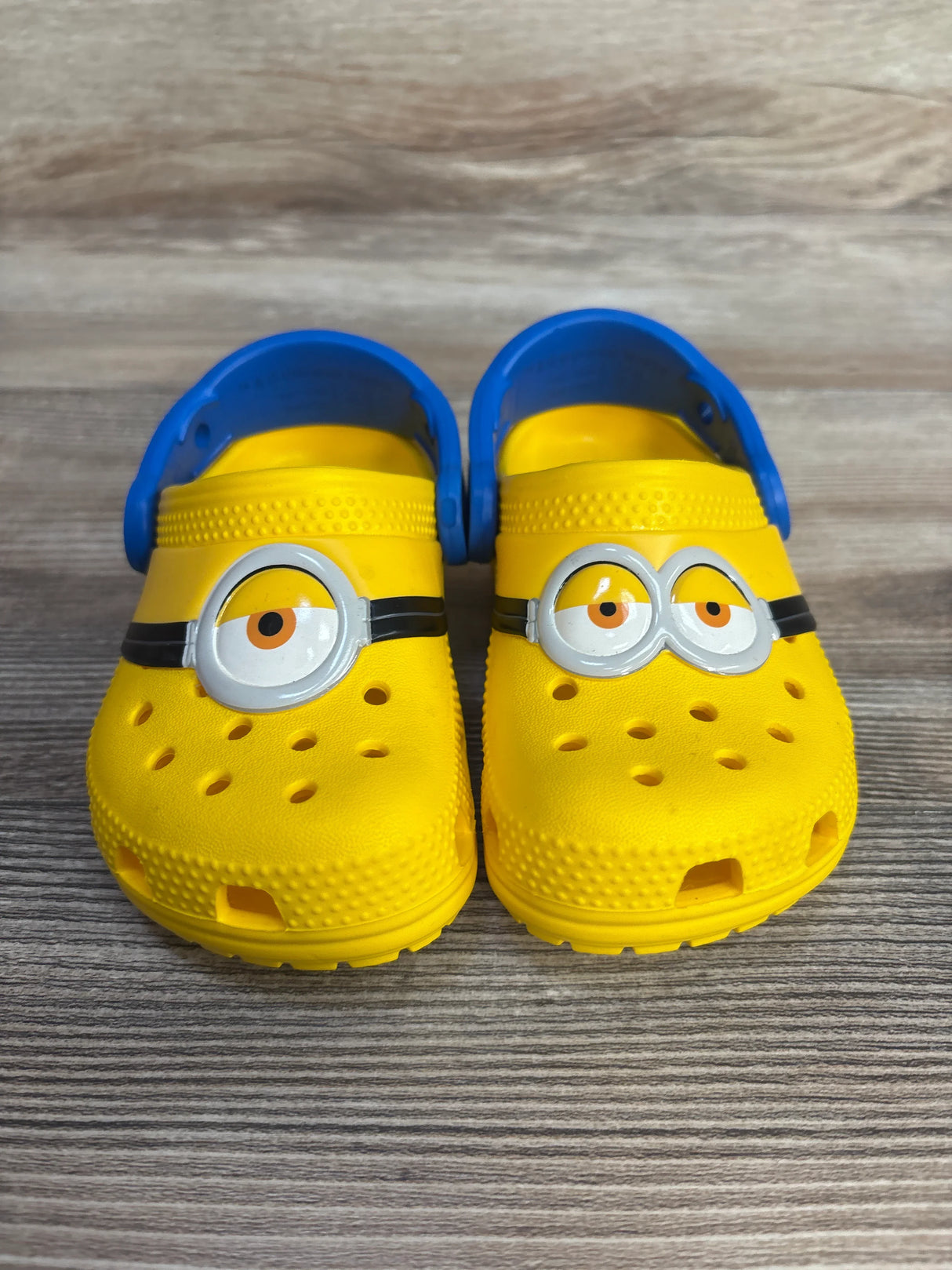 Crocs Despicable Me Minions Clogs sz 7c - Me n Mommy To Be