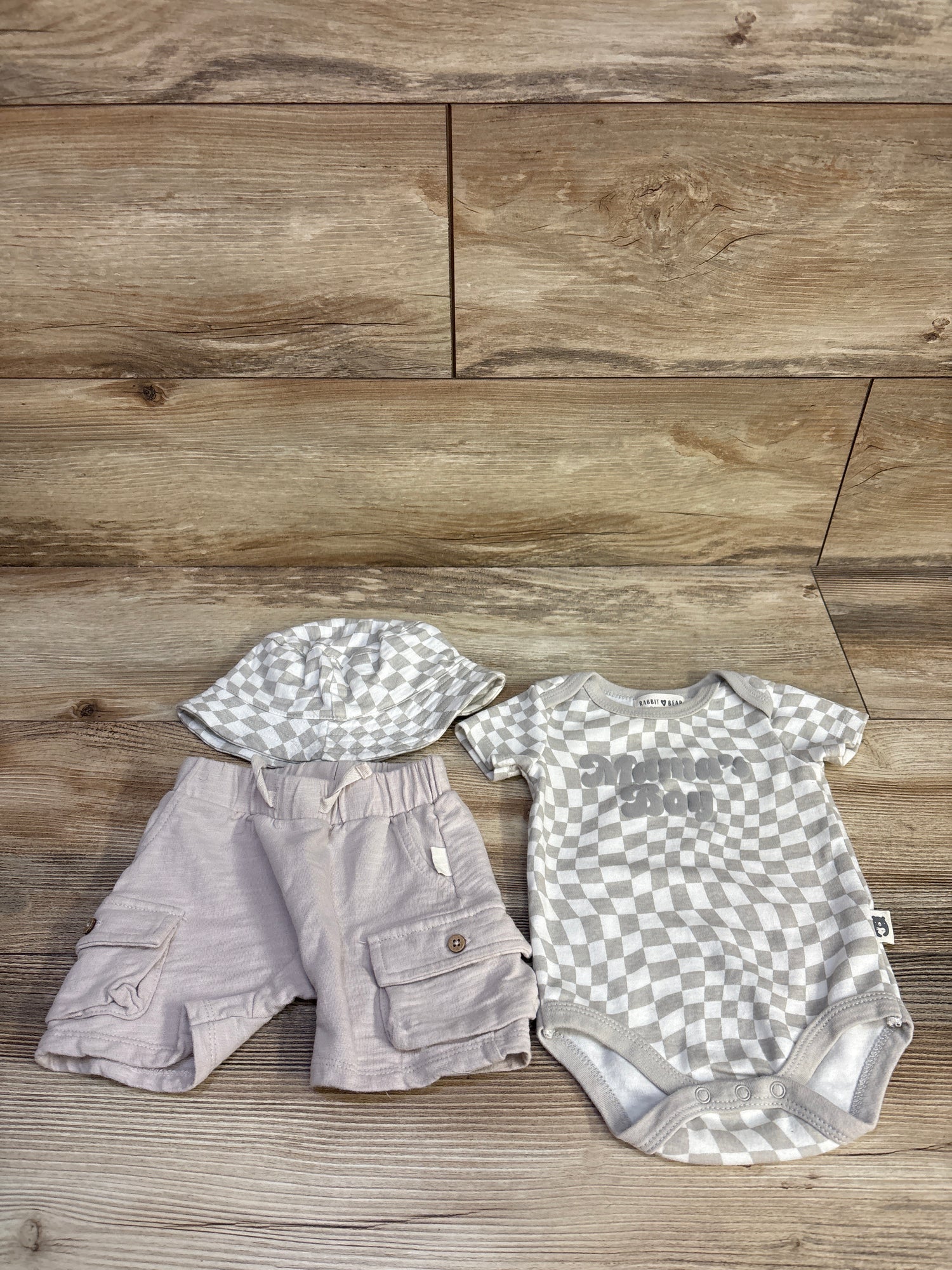Rabbit + Bear Organic 3pc Mama's Boy Bodysuit, Shorts, & Hat Set Beige sz 6-9m