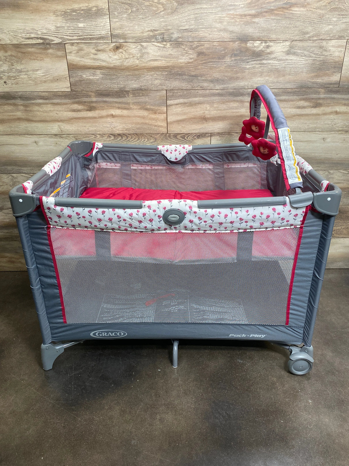 Graco Pack 'n Play On the Go Playard in Amory