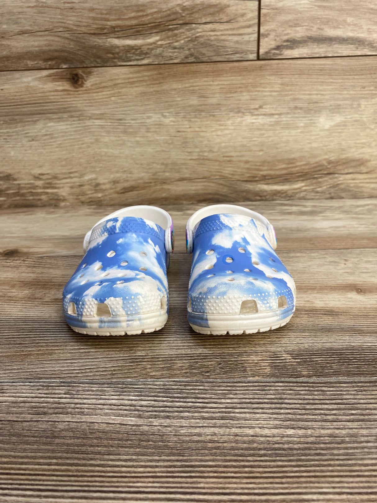 Crocs Classic Clogs Rainbow Cloud Print sz 8c - Me n Mommy To Be