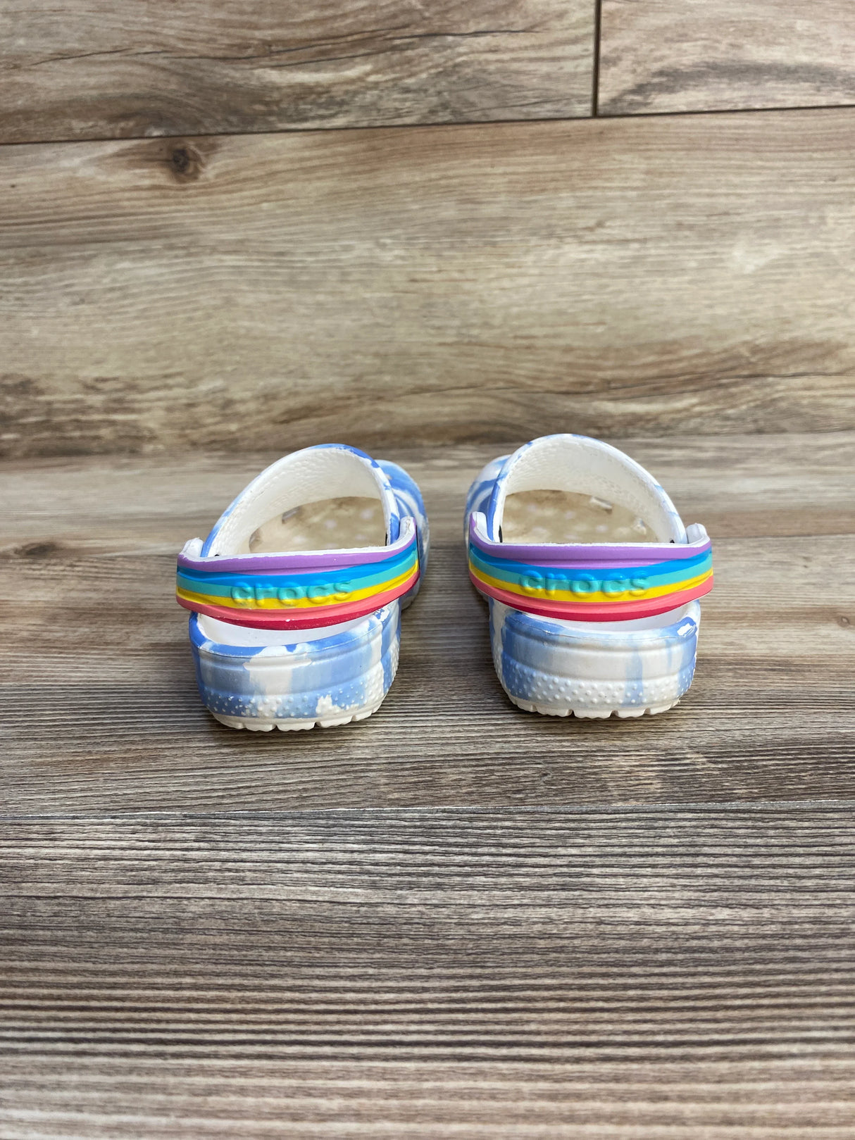 Crocs Classic Clogs Rainbow Cloud Print sz 8c - Me n Mommy To Be