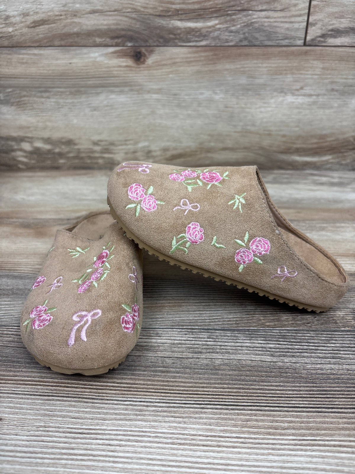Lucky Top Comfort Embroidered Suede House Slippers Tan sz 13c
