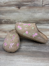 Lucky Top Comfort Embroidered Suede House Slippers Tan sz 13c
