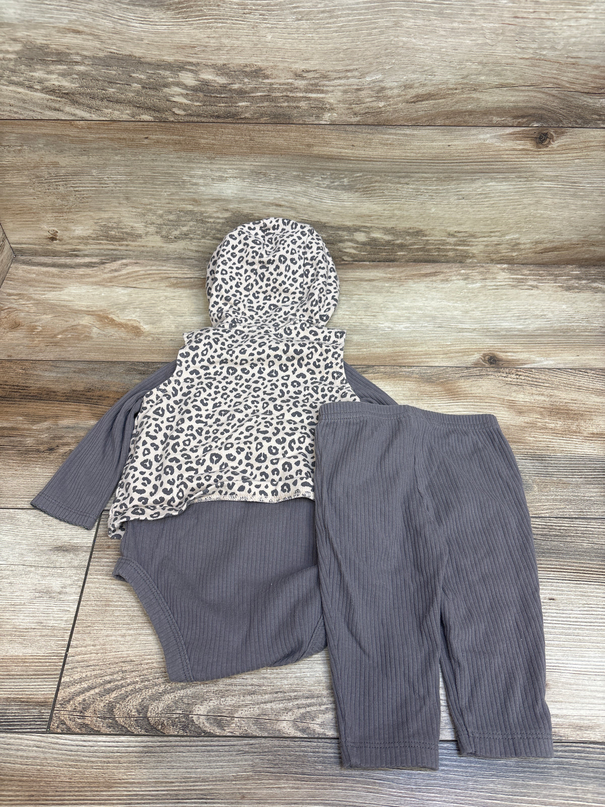 Carter's 3pc Hooded Leopard Vest, Bodysuit, & Pants Set Grey sz 6m
