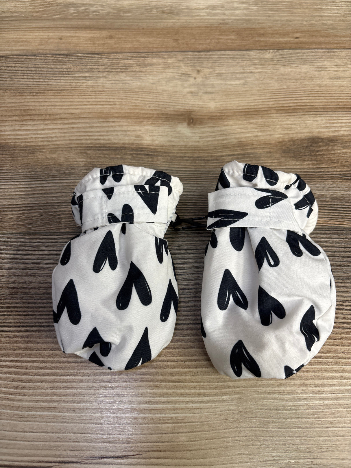 Heart Print Winter Mittens White