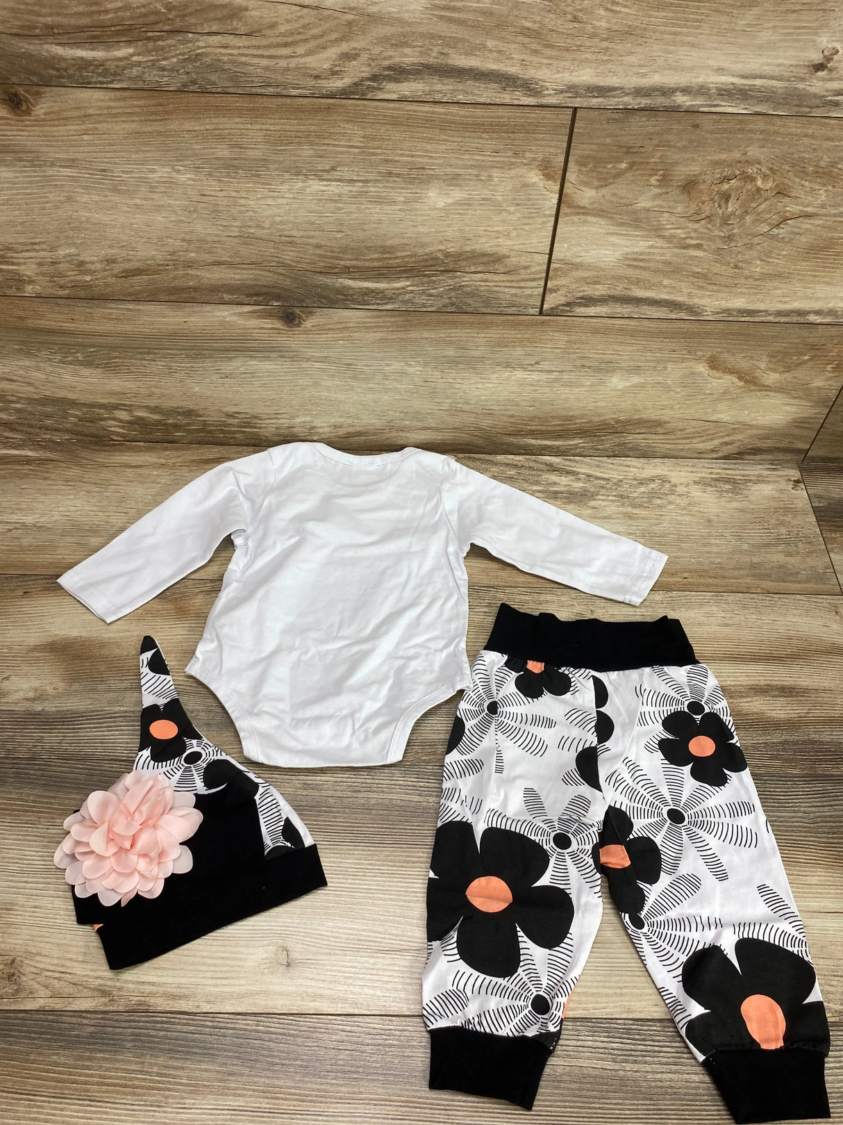 4pc I'm My Daddy's Girl Bodysuit Set White sz 9-12m