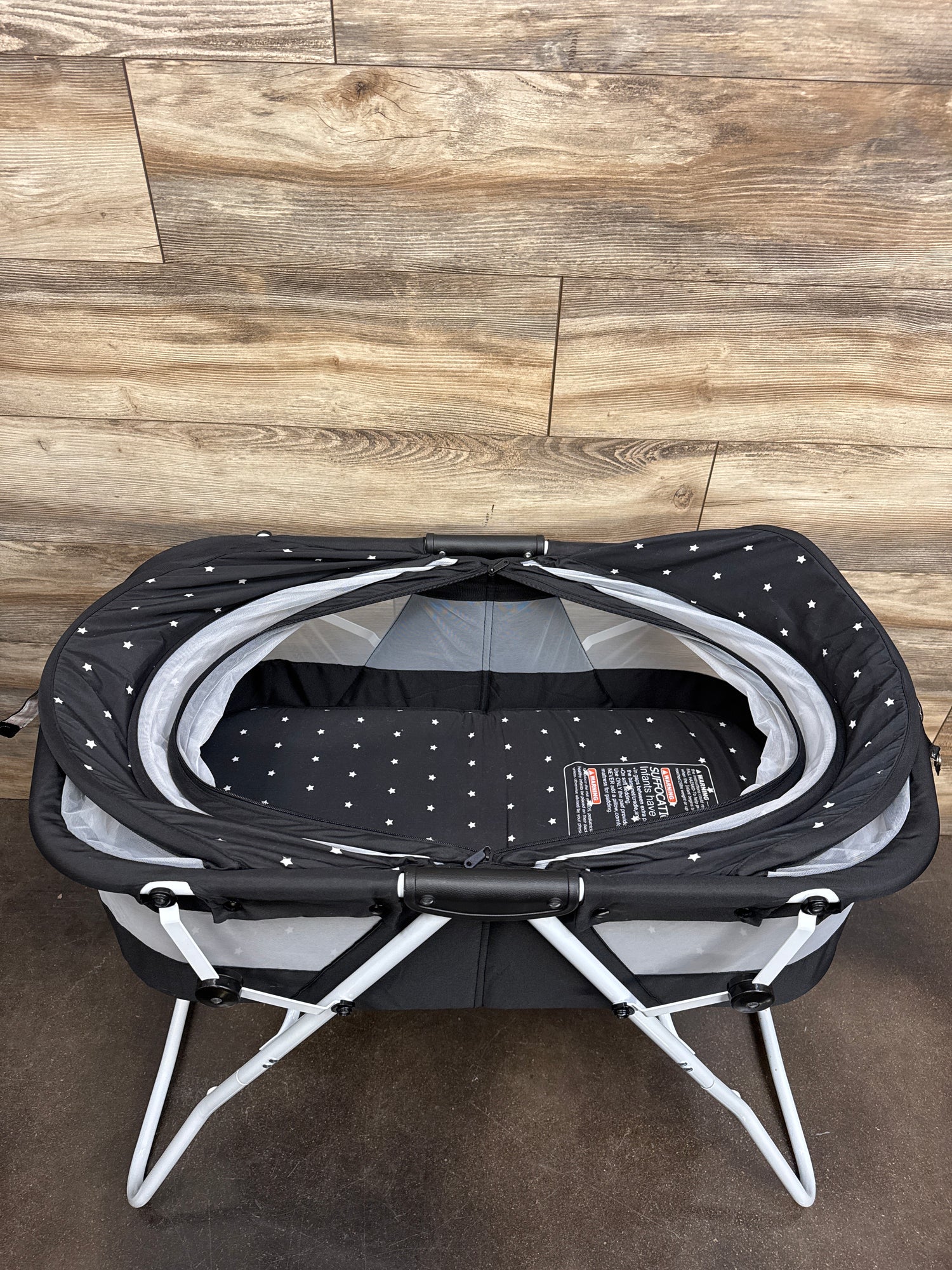Dream On Me Karley Bassinet - Star Print Black