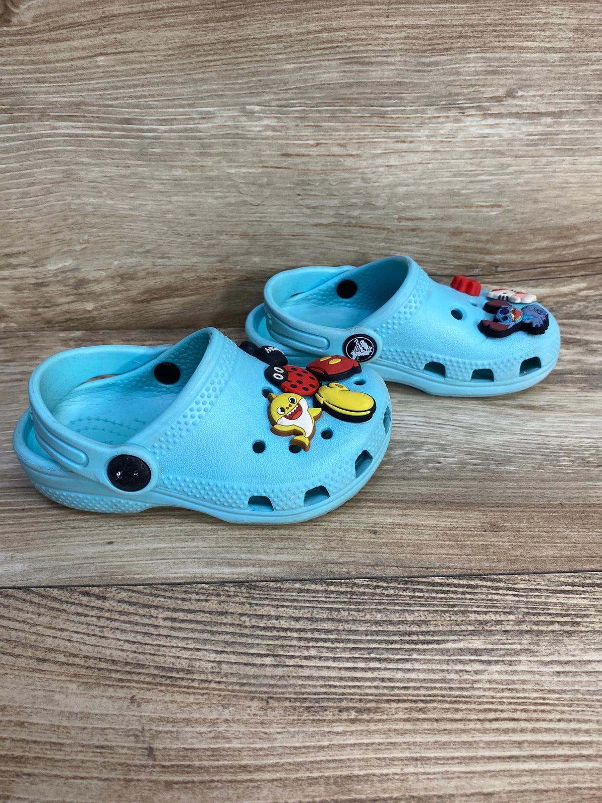Crocs Classic Clogs Aqua w/ Jibbitz sz 7c