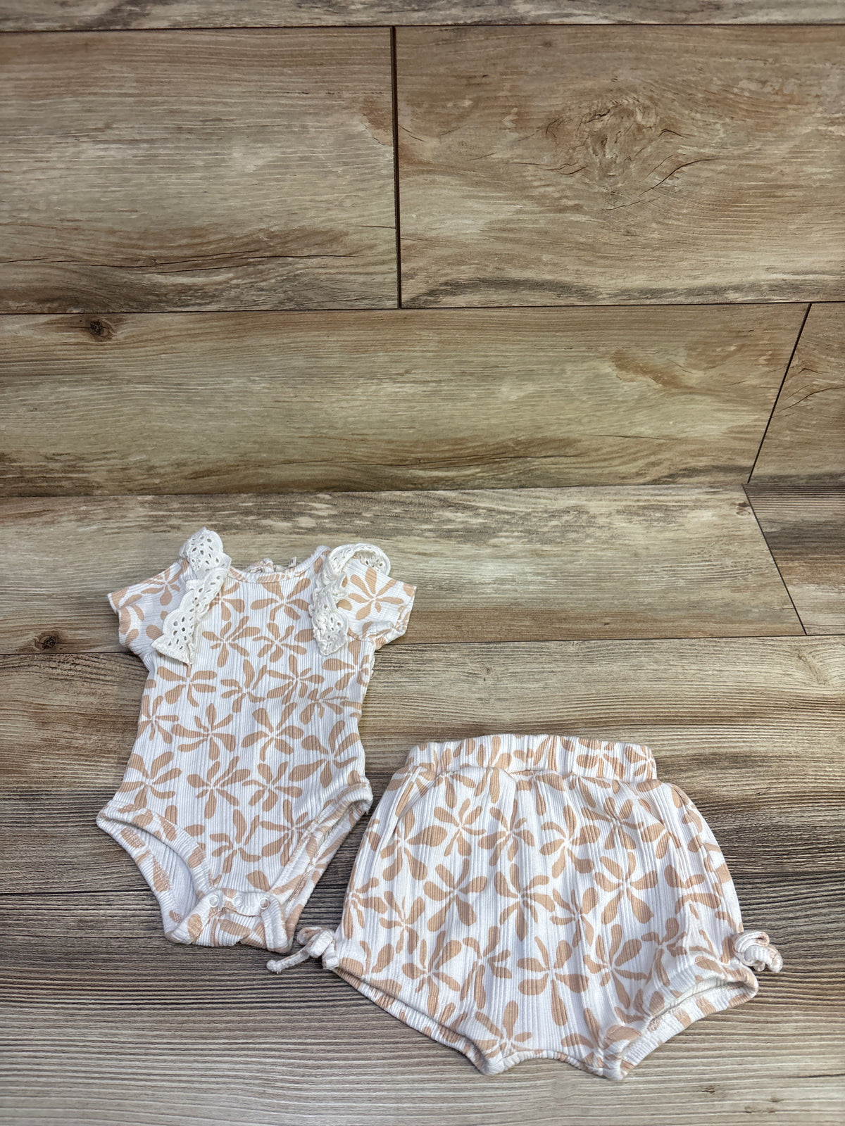 Jessica Simpson 2pc Ribbed Bodysuit & Short Set White sz 0-3m