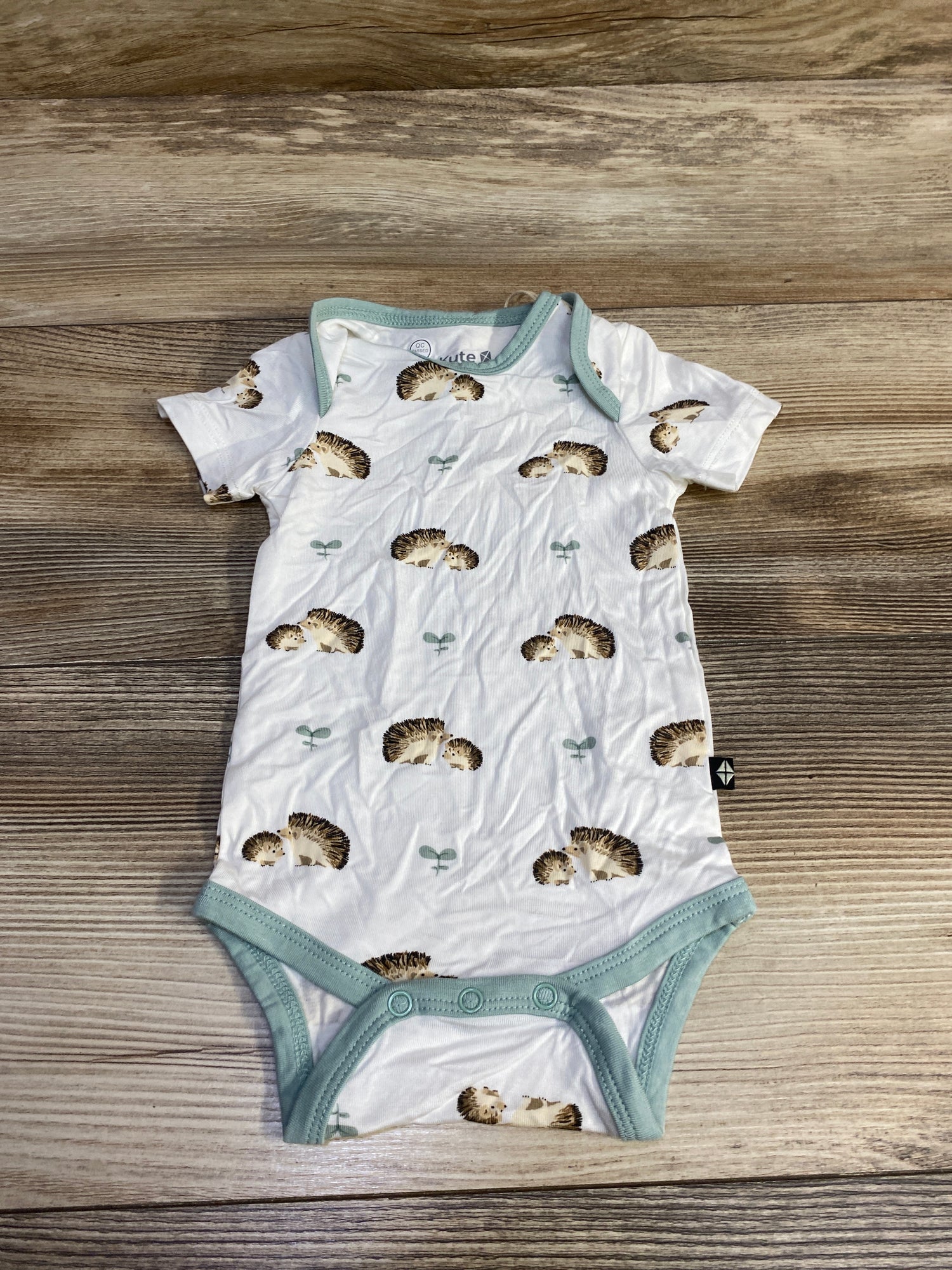 NEW Kyte Baby Bodysuit in Hedgehog White sz 0-3m