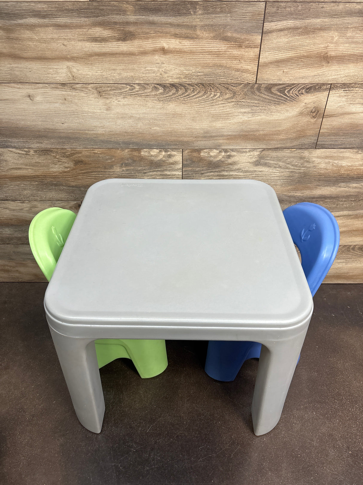 Simplay3 Play Around Table and 2 Chairs Set