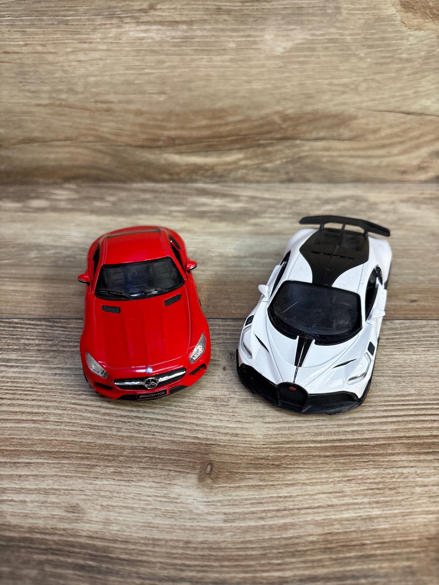Kinsmart 2pk 1/36 Scale Diecast Cars: Bugatti Divo + Mercedes-AMG GT