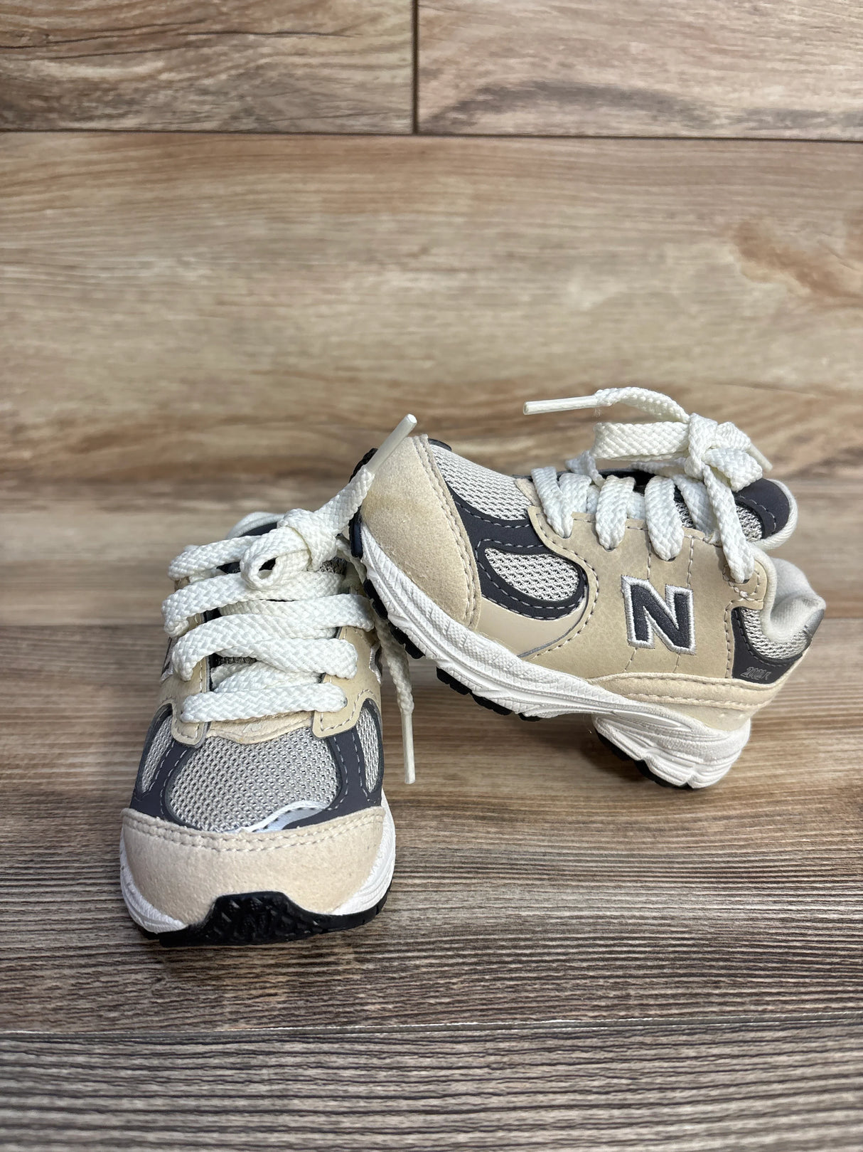 New Balance 2002R 'Sandstone Magnet' Sneakers, Beige sz 4c