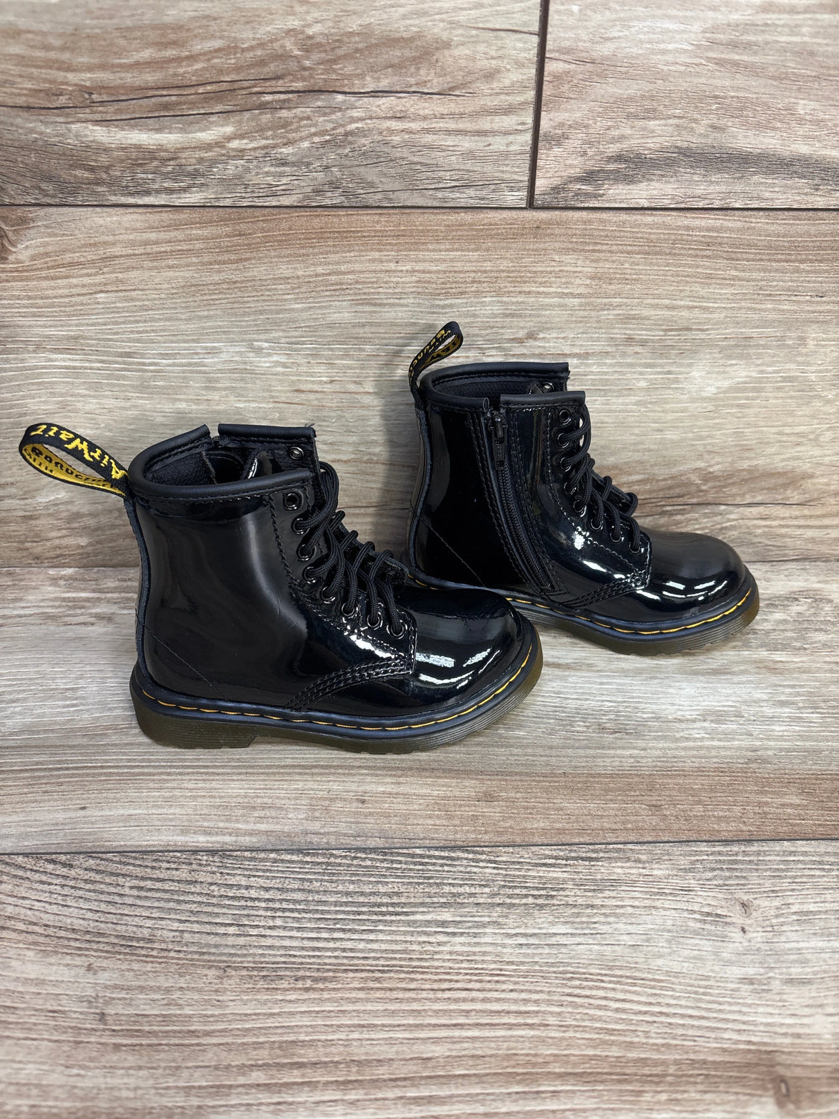 Dr. Martens Lace Up Boots in Patent Leather Black  sz 8c