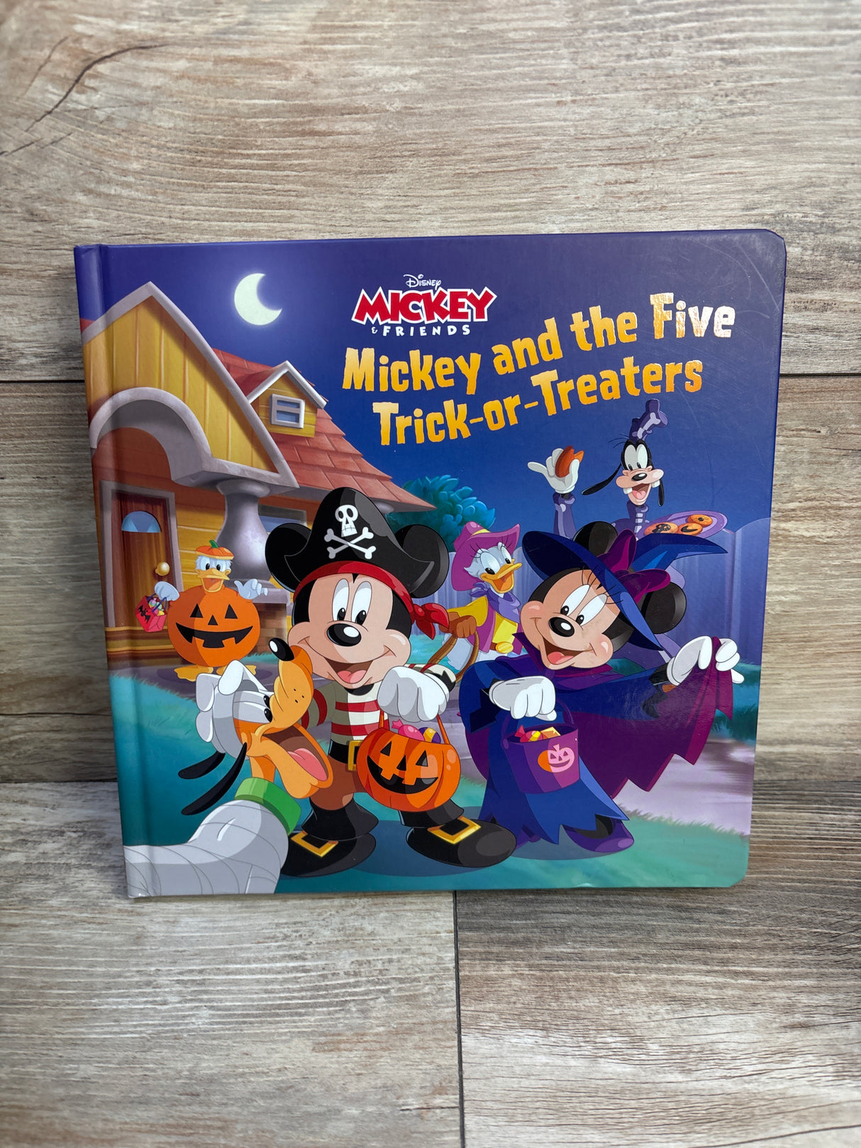 Mickey and the Five Trick-or-Treaters Board Book