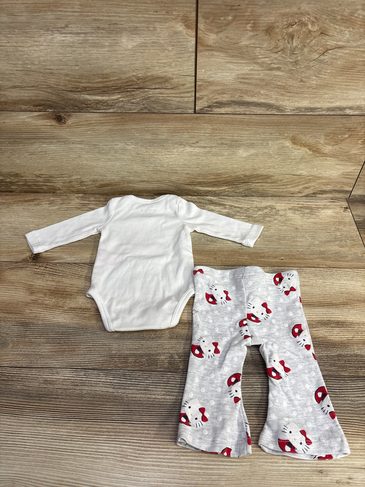 Hello Kitty 2pc Bodysuit & Bottoms Set White sz 3m