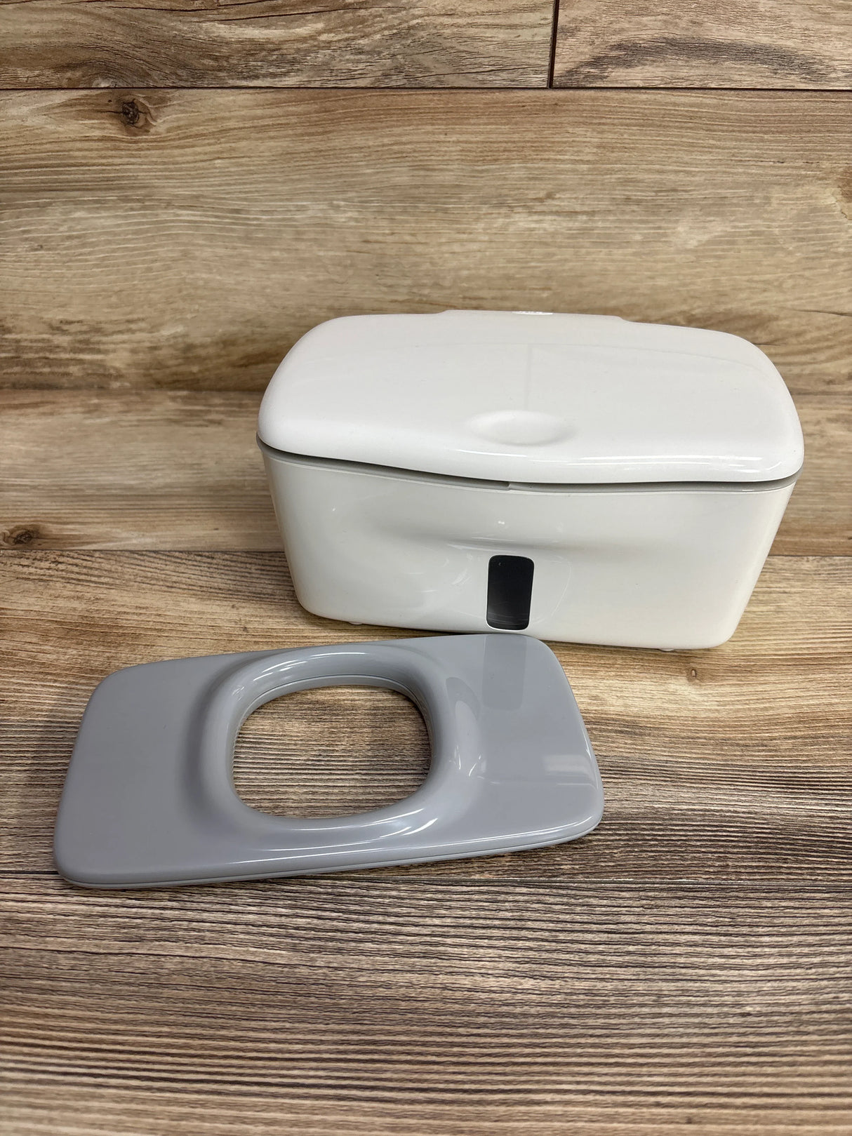 OXO Tot Perfect Pull Wipes Dispenser