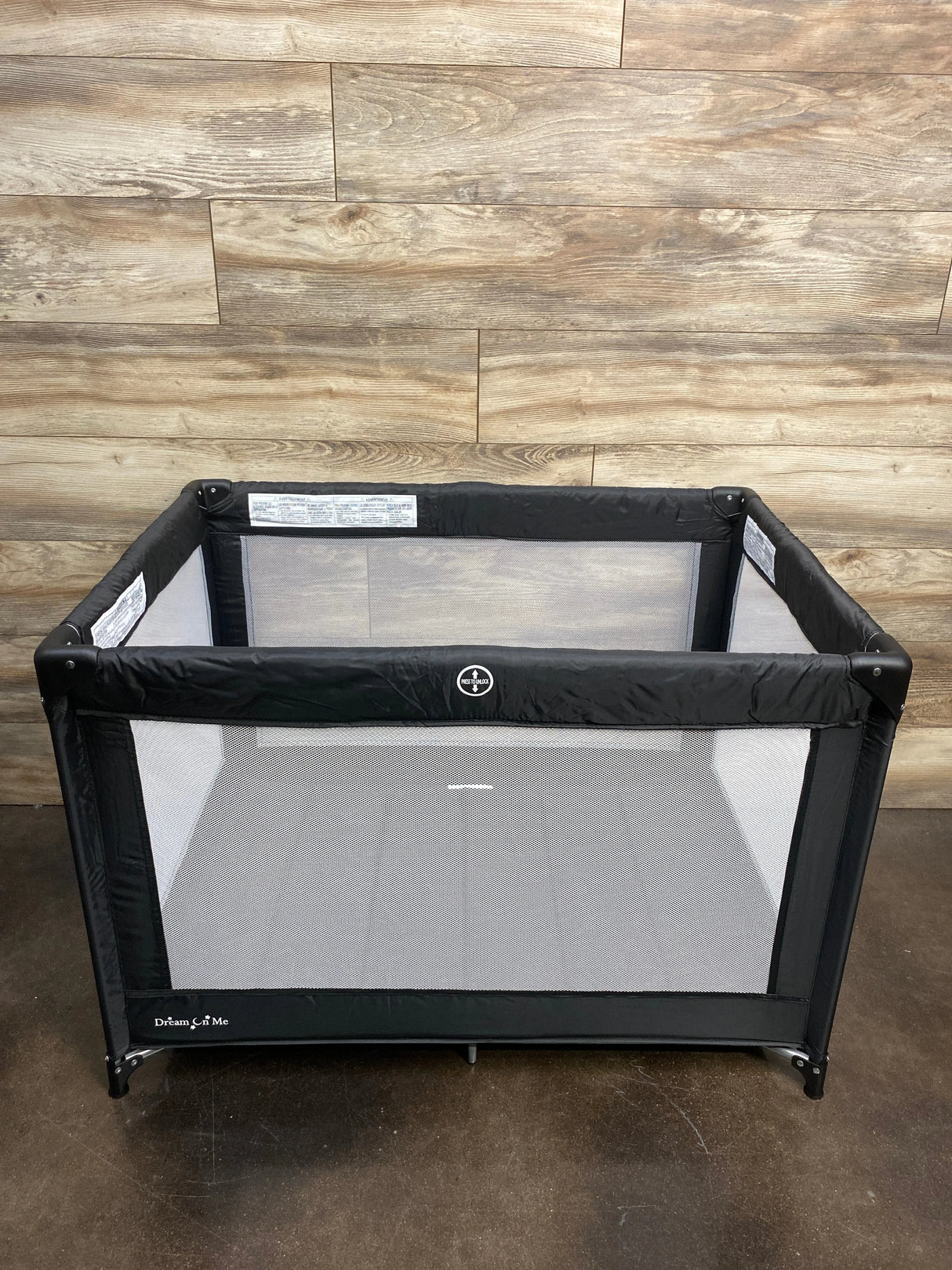NEW Dream on Me Zodiak Play Yard, Black
