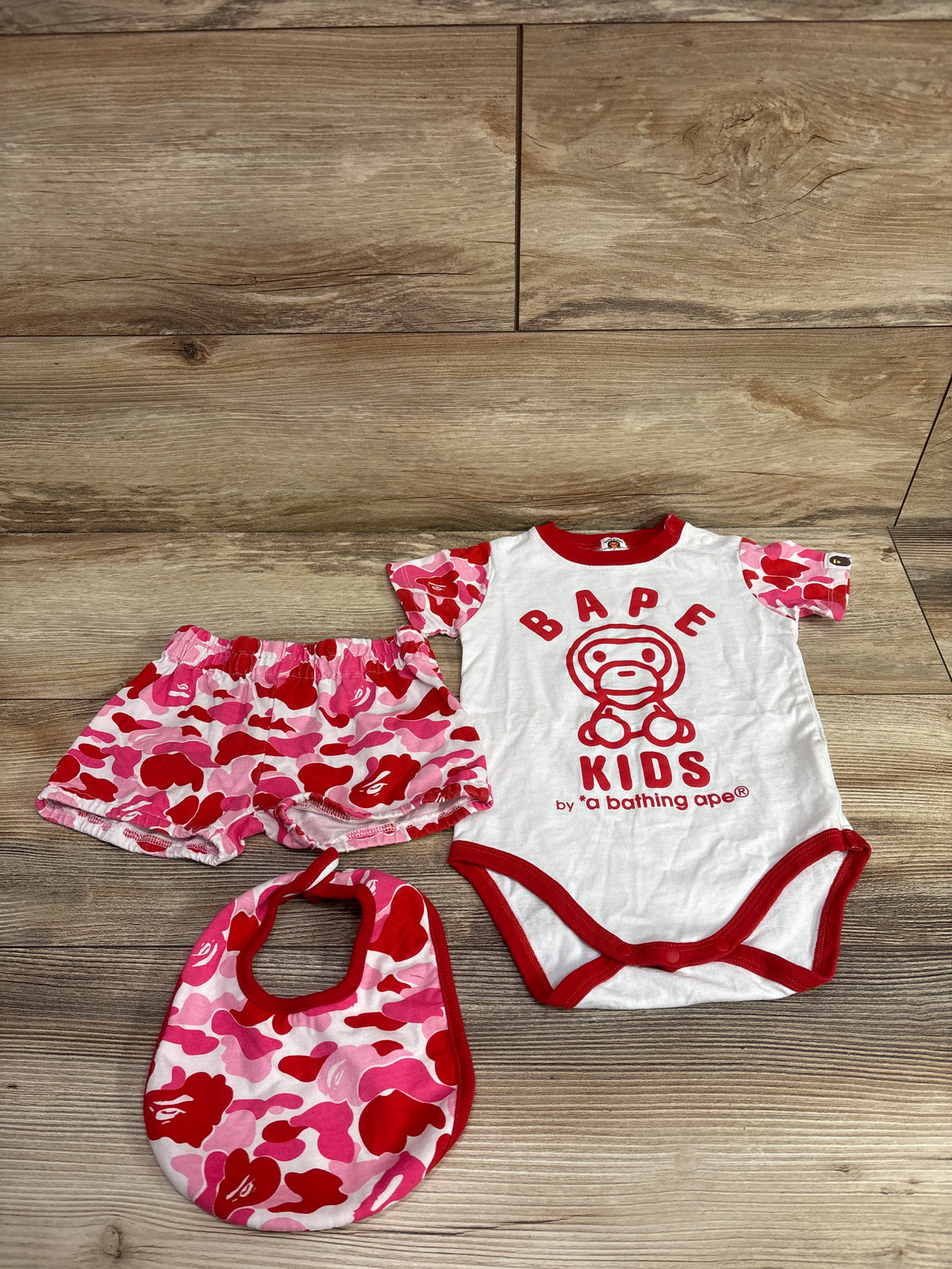 Bape Kids by A Bathing Ape 3pc ABC Camo Milo Gift Set White sz 6-9m