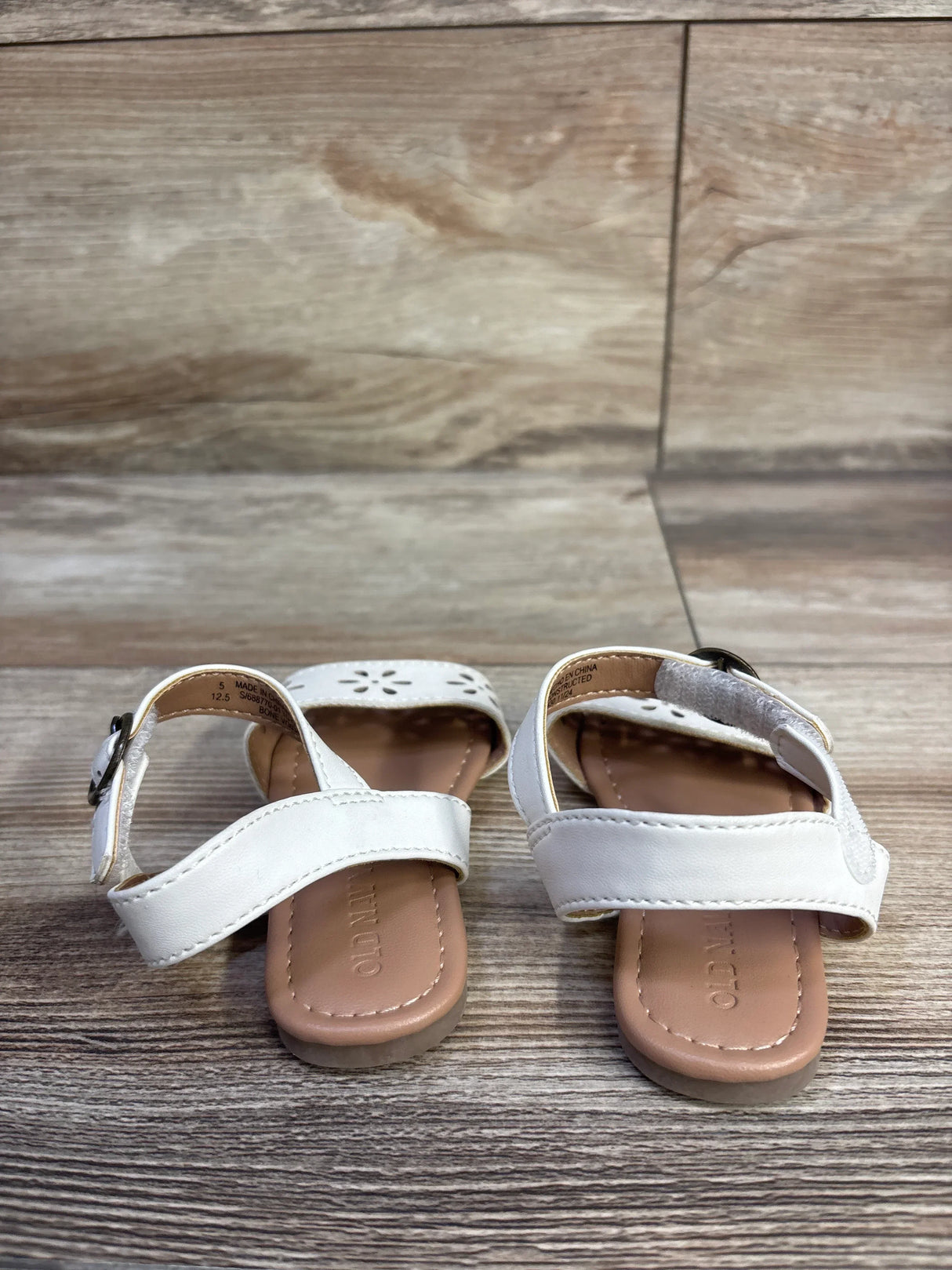 Old Navy Faux-Leather Sandals White sz 5c