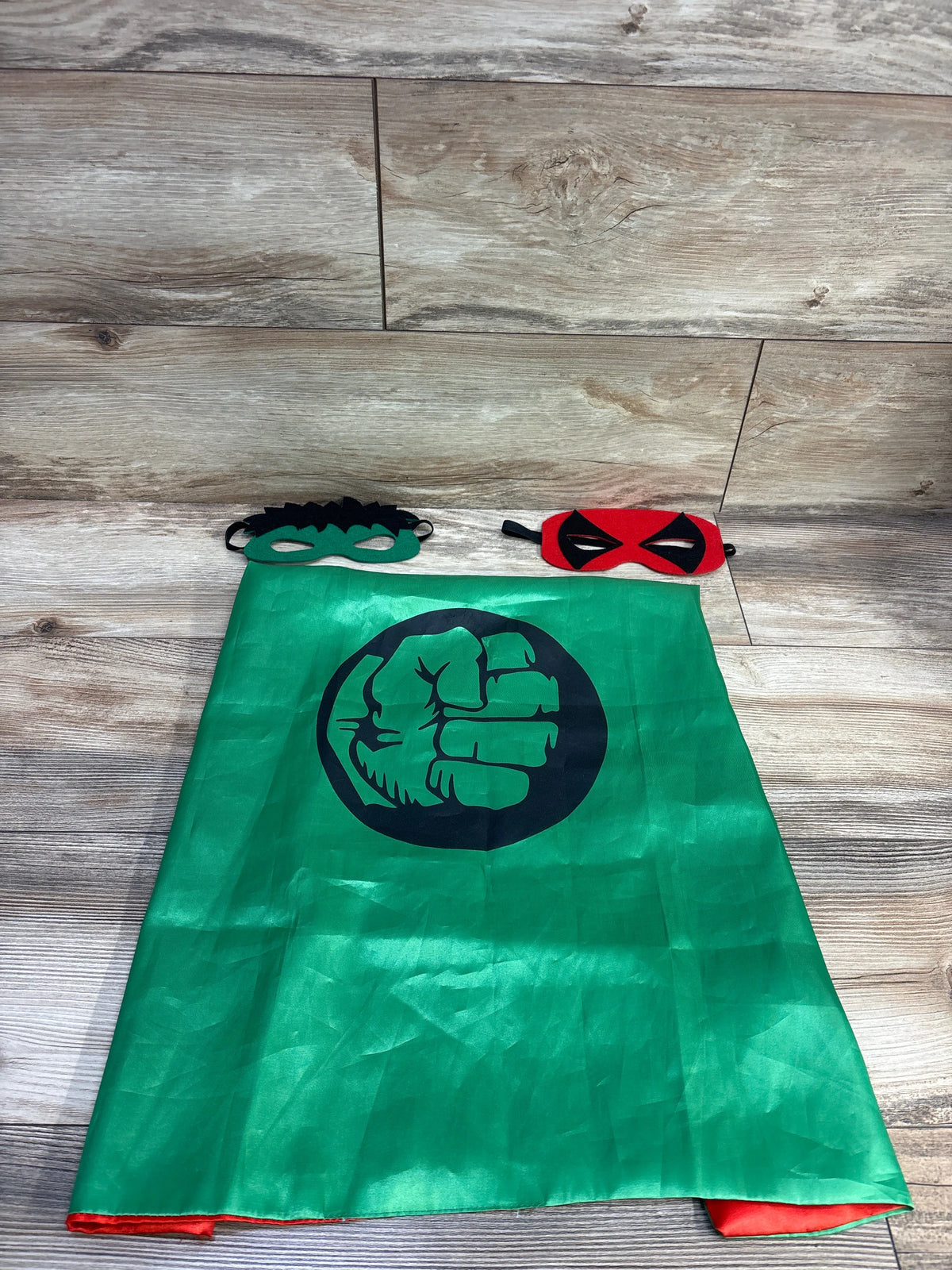 Marvel 3pc Reversible Spider-Man/Hulk Cape with Felt Masks sz 3+