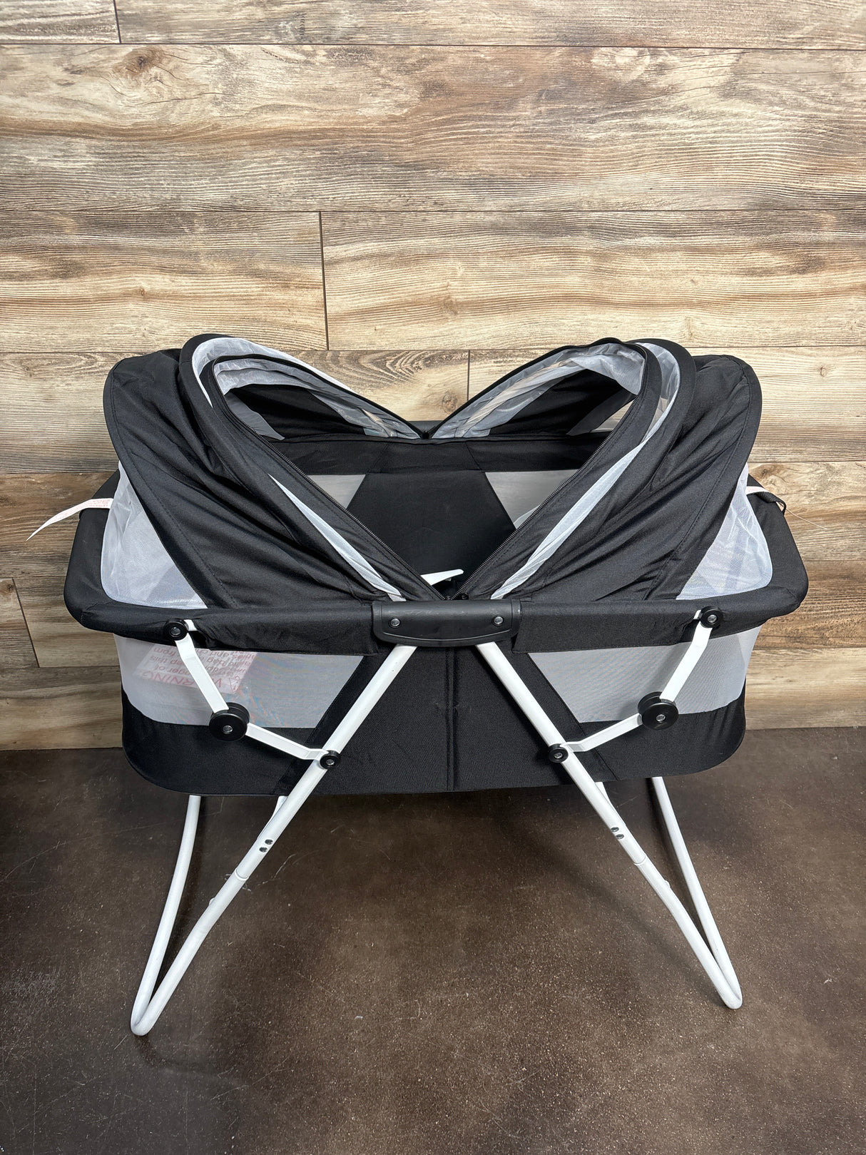 Dream On Me Karley Bassinet Black