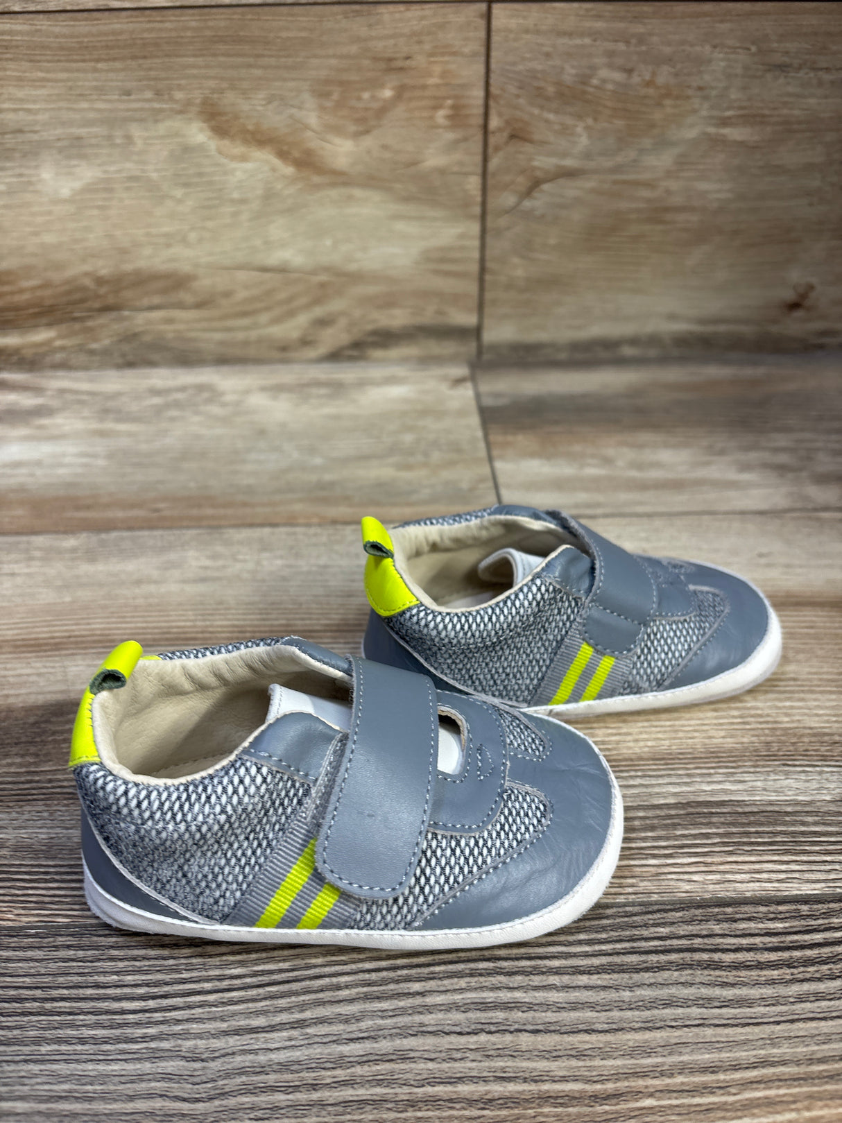 Robeez Finn Sneakers Grey sz 5-6c