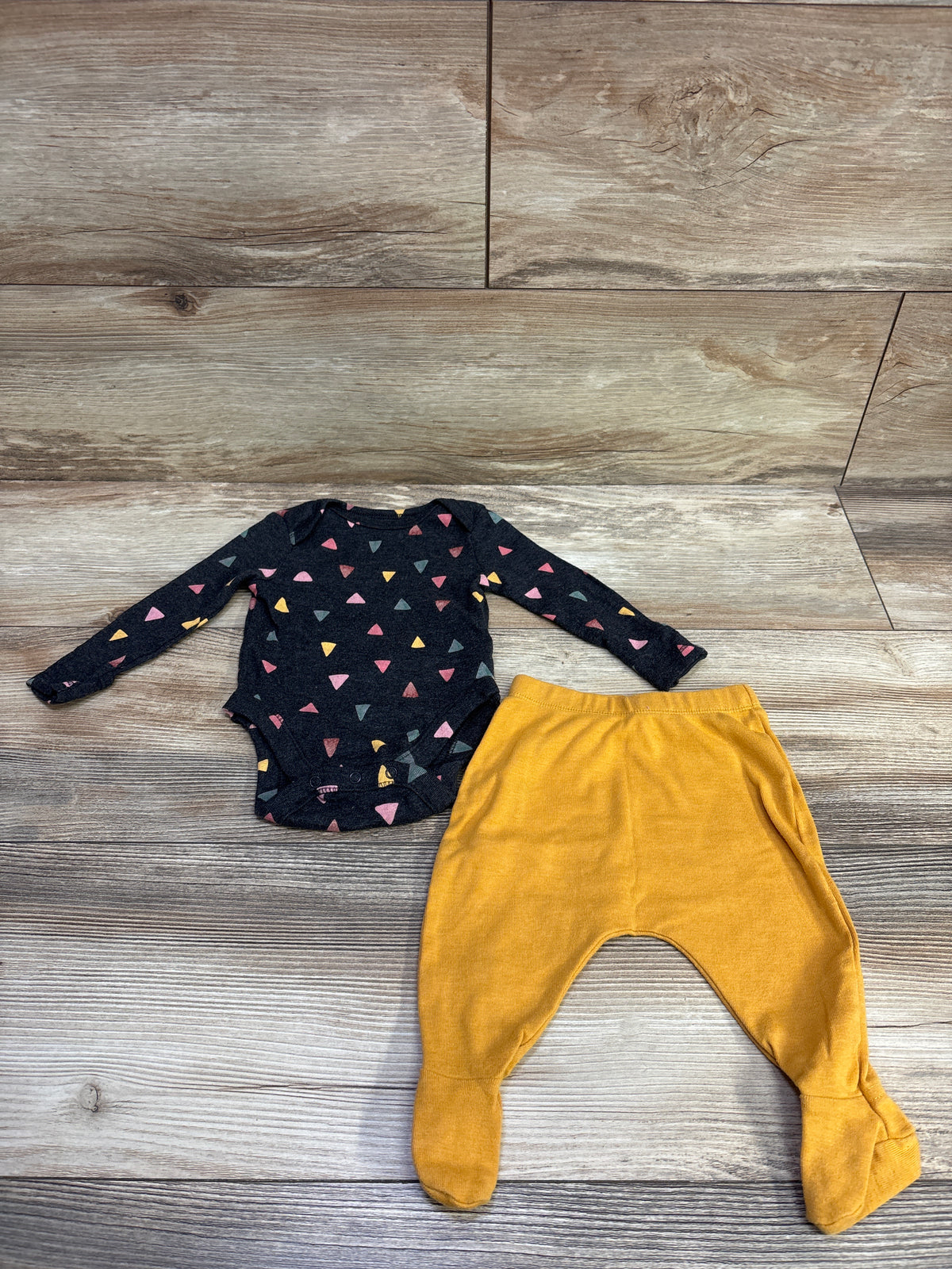 Old Navy 2pc Bodysuit & Footed Pants Set Grey sz 0-3m