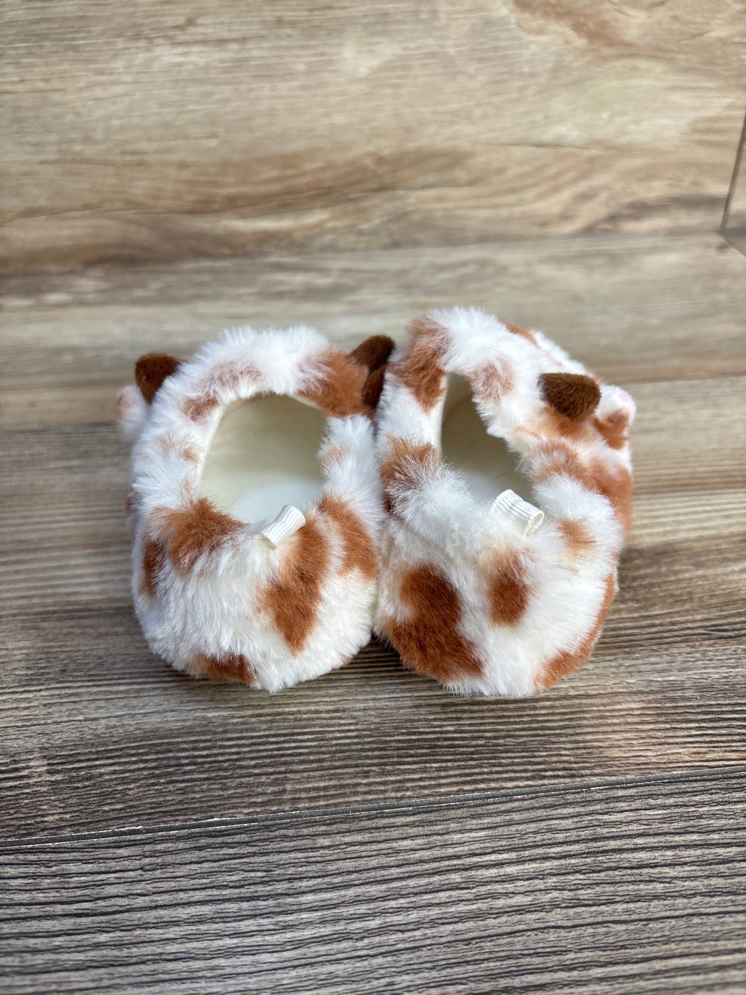 Wonder Nation Fuzzy Cow Slippers White sz 6c