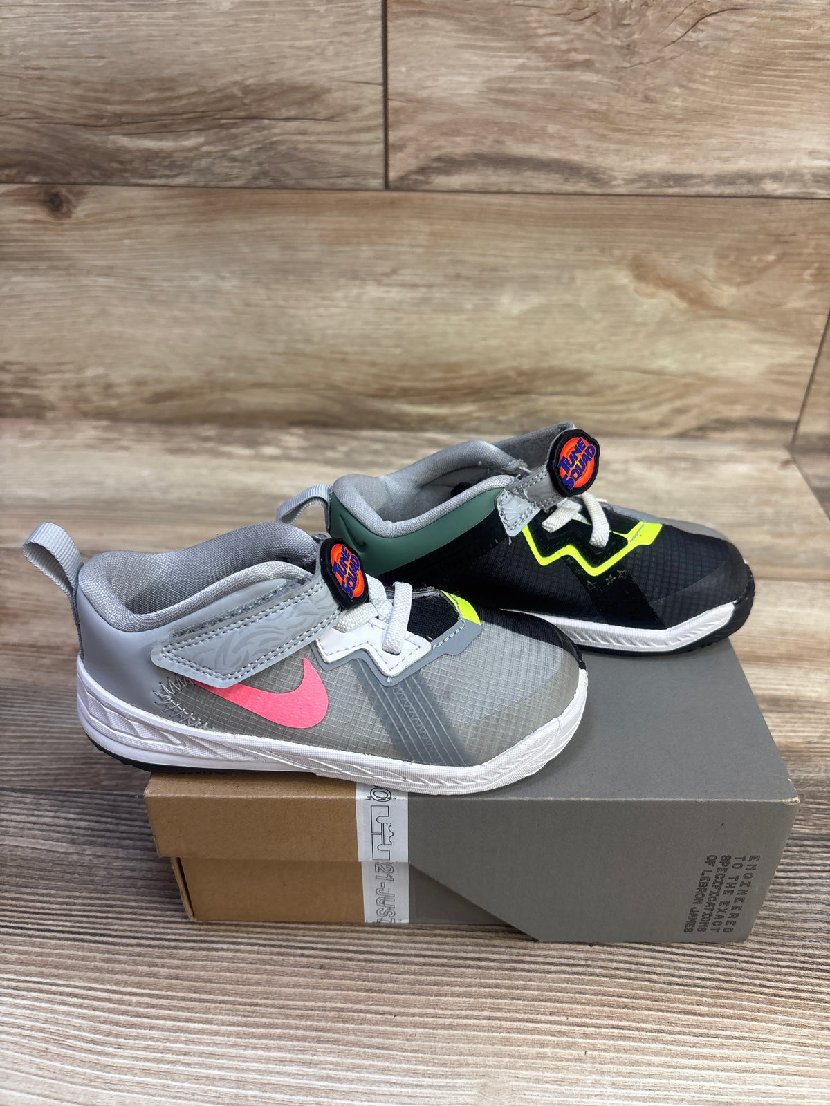 Space Jam x LeBron 18 Low TD 'Bugs x Nike Marvin' Sneakers sz 9c