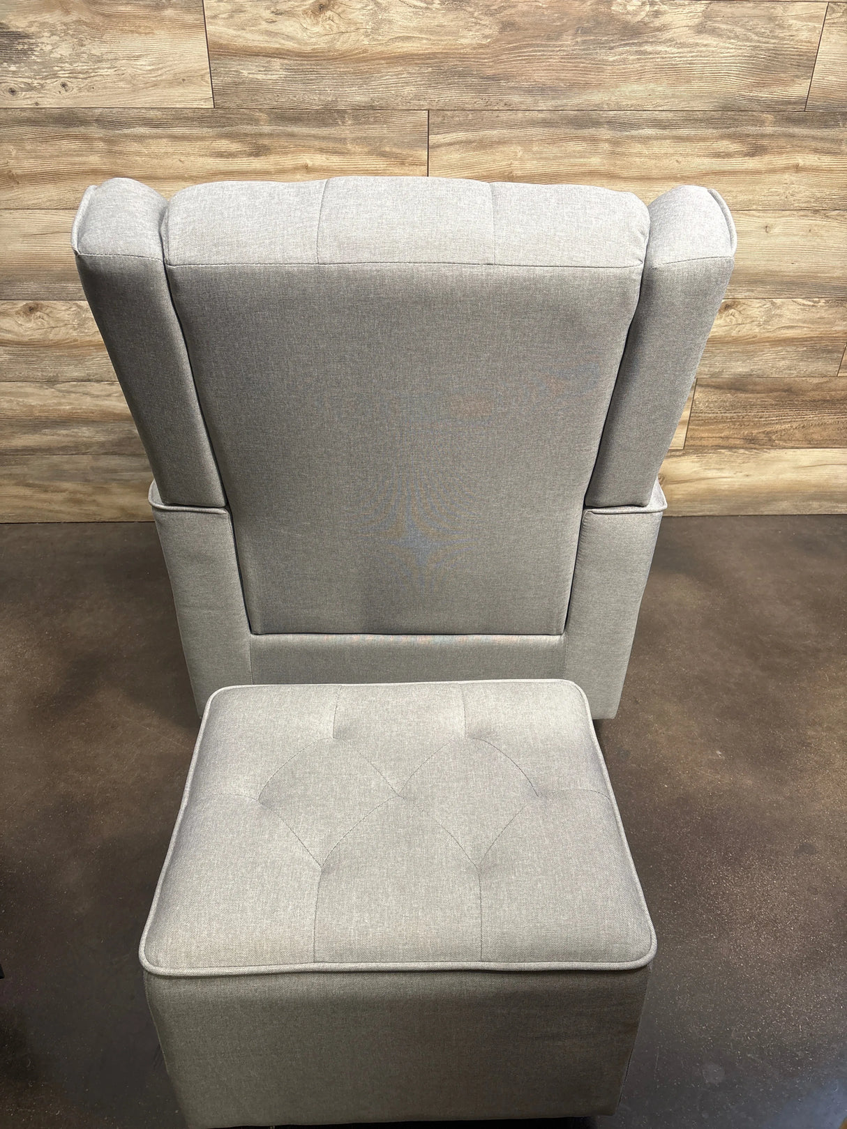 Delta Children Emma Nursery Glider Swivel Rocker Chair + Diamond Tufted Ottoman Grey