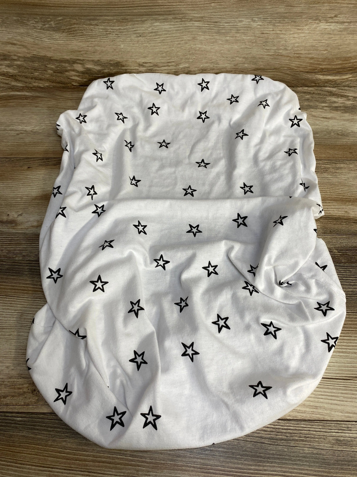 Milliard Bedside Bassinet White Sheet Black Stars