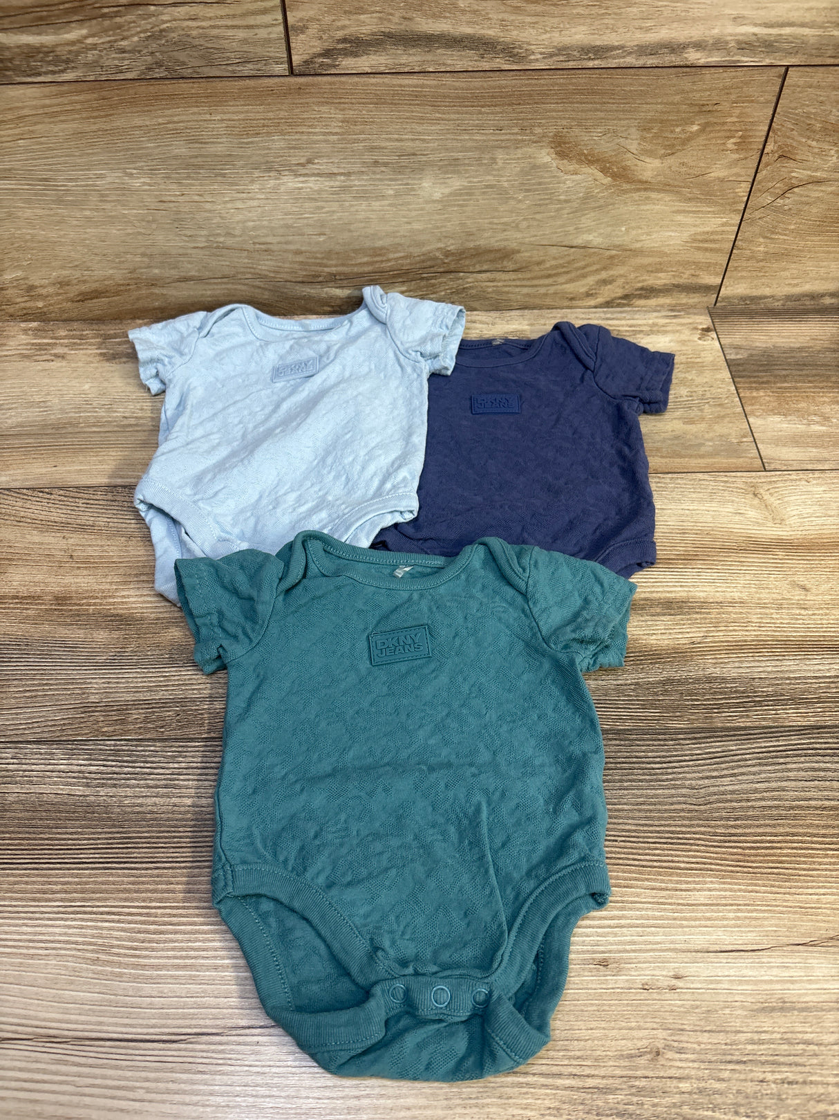 DKNY 3pk Bodysuits Blue sz 0-3m