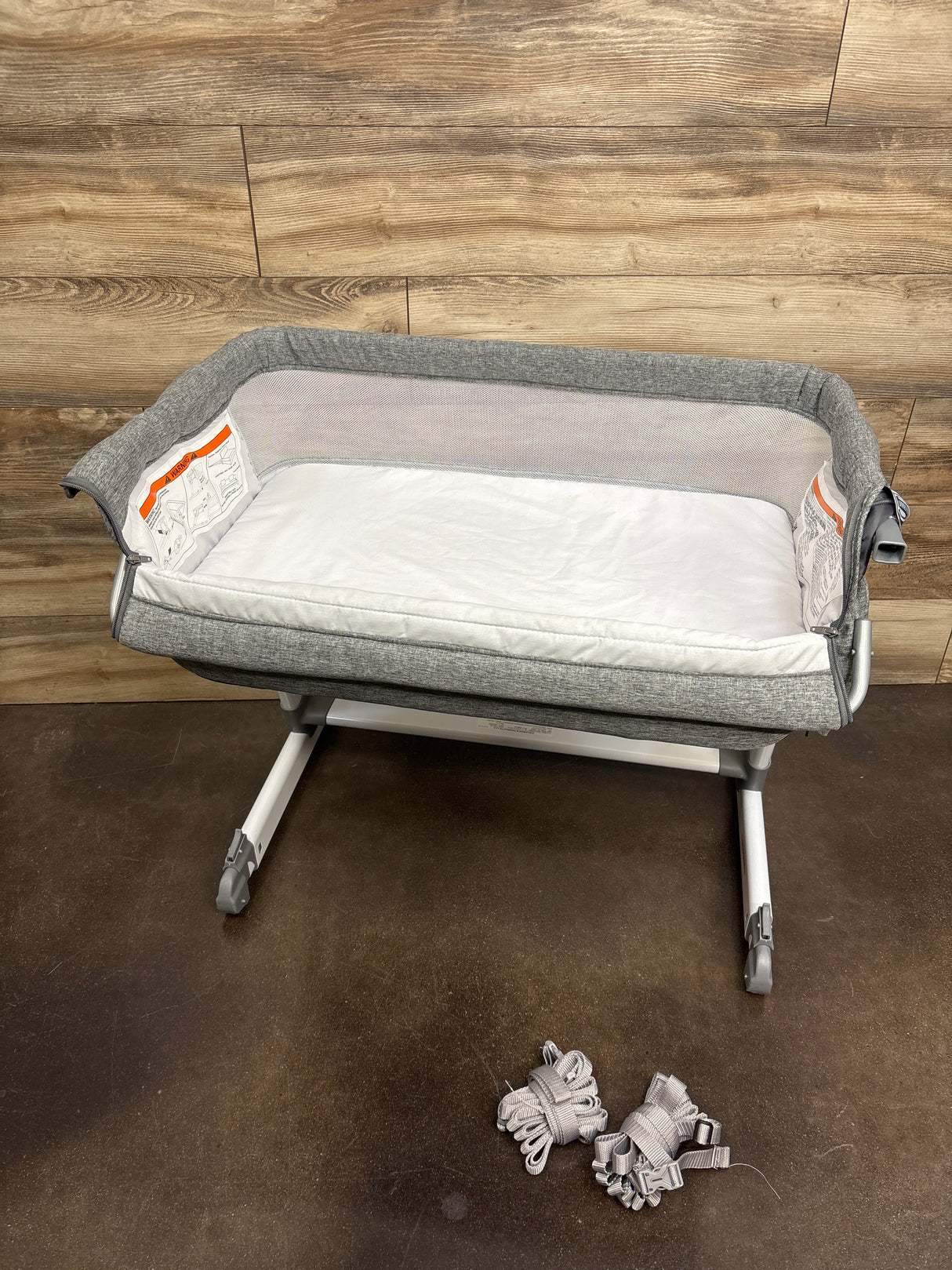 Simmons Dream Bedside Bassinet Sleeper, Grey
