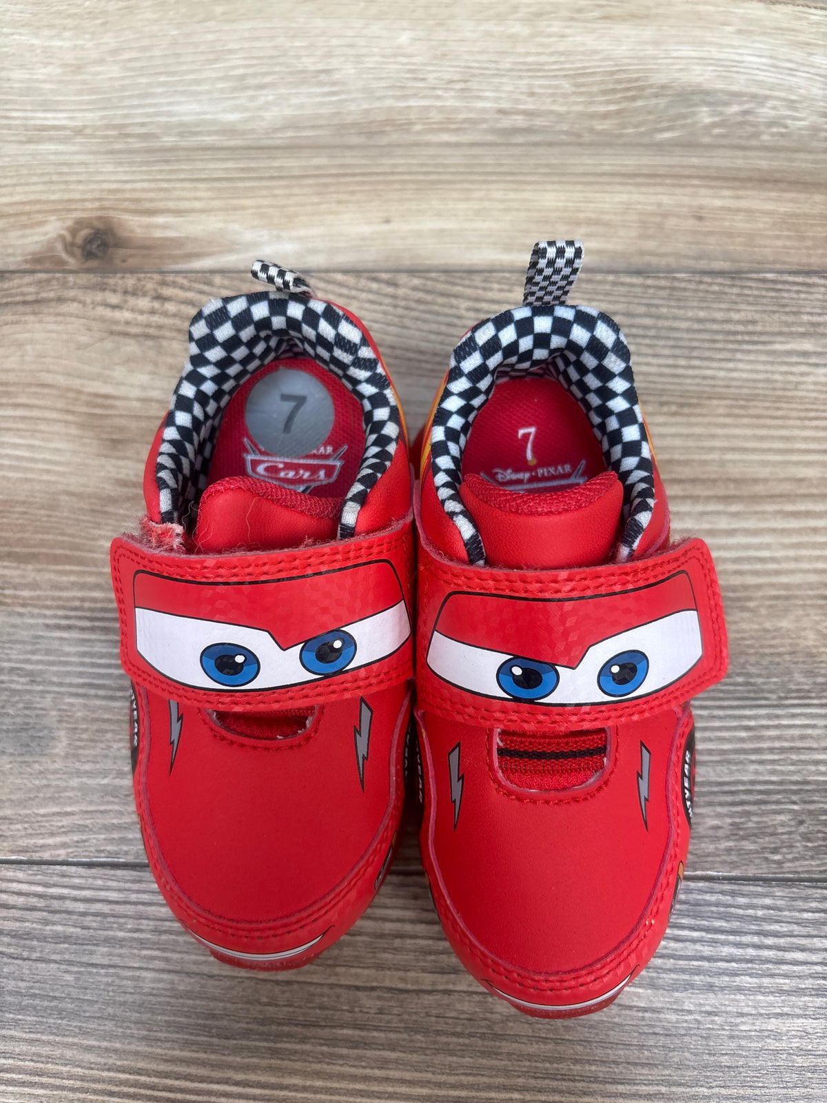 Boxlunch x Disney Pixar Cars Lightning McQueen Light-Up Sneakers Red sz 7c