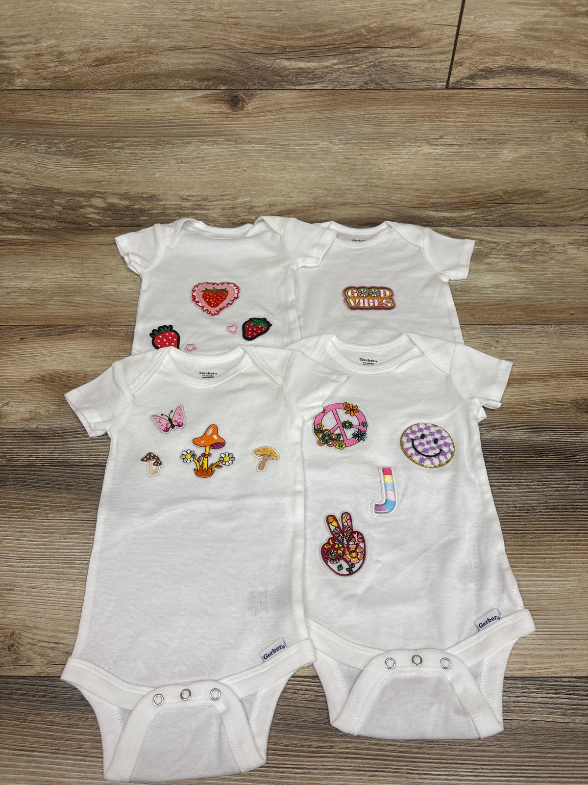 Gerber 4pk Embroidered Bodysuits White sz 3-6m