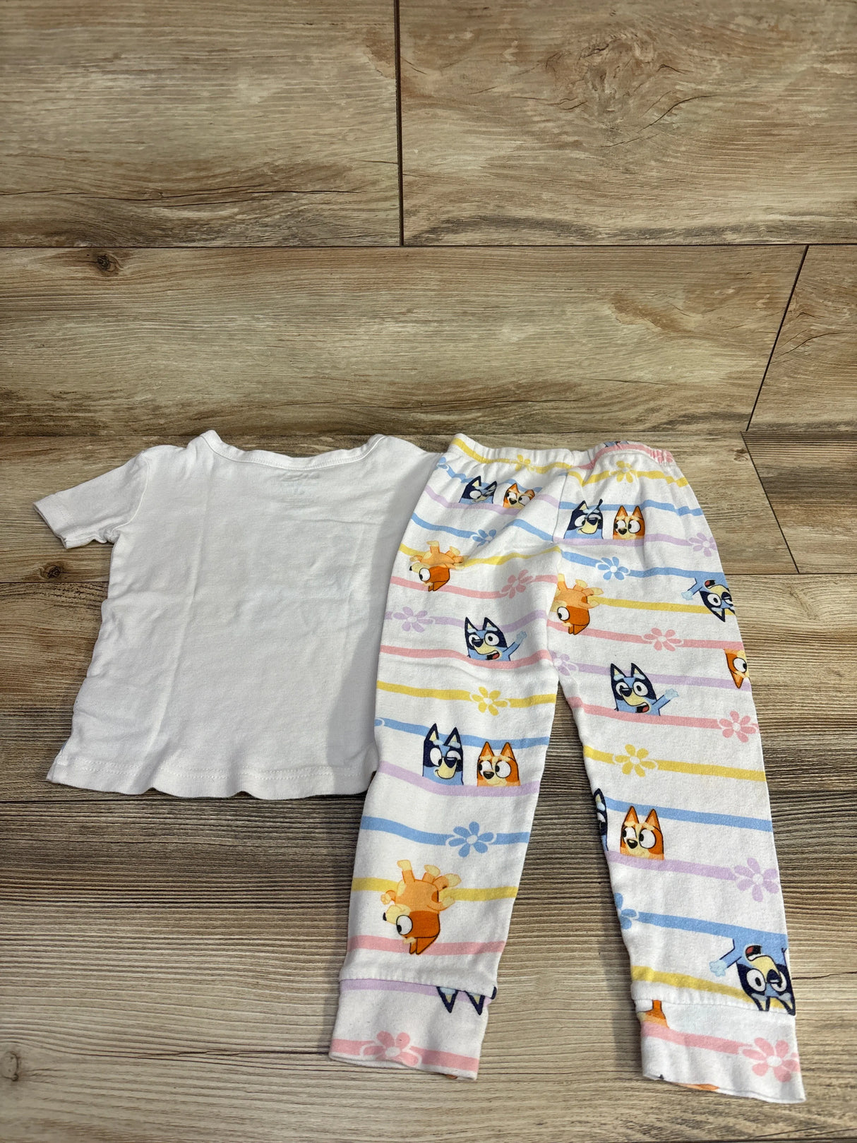 Bluey 2pc Shirt & Bottoms Set White sz 4T